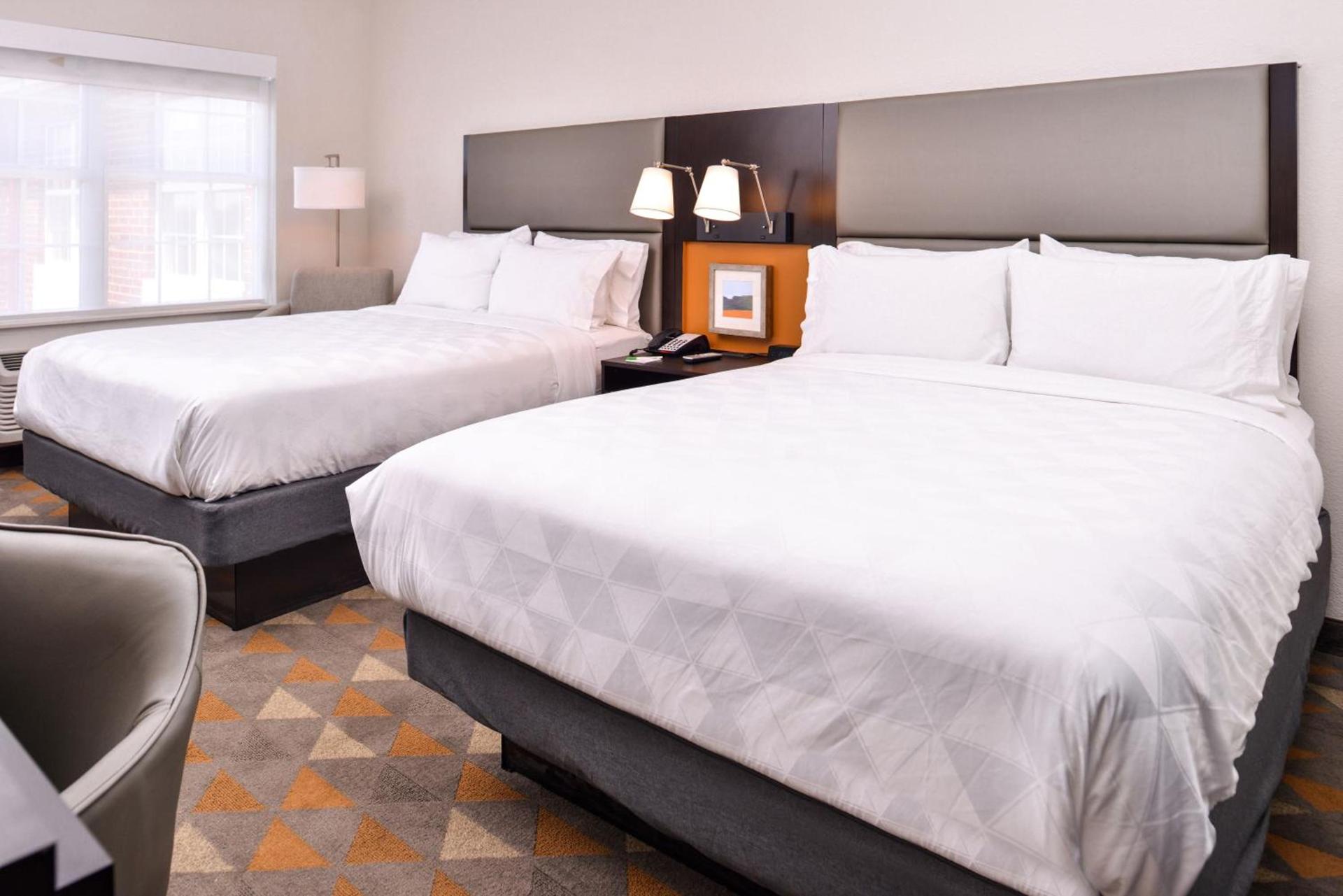 Holiday Inn and Suites Addison by IHG photo 34
