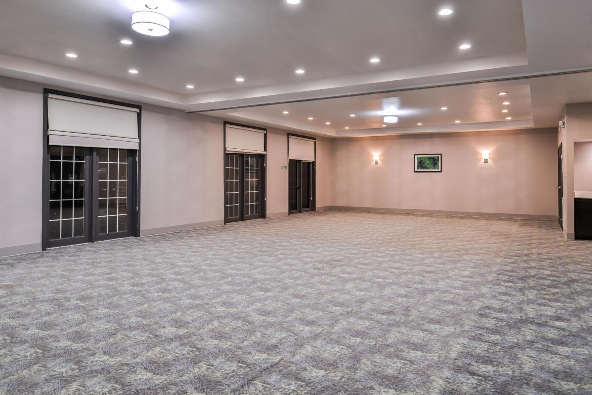 Holiday Inn and Suites Addison by IHG photo 25