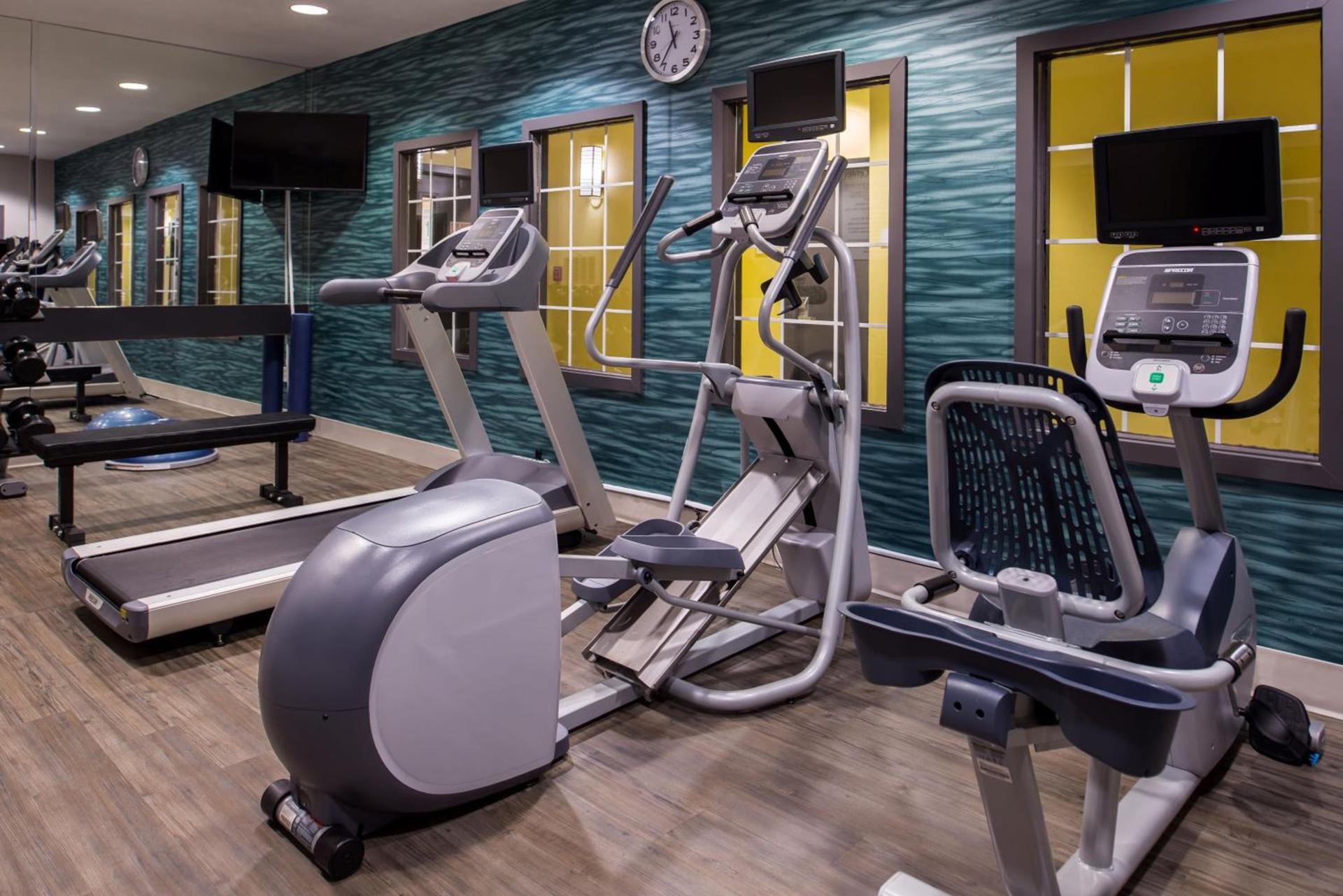 Holiday Inn and Suites Addison by IHG photo 2