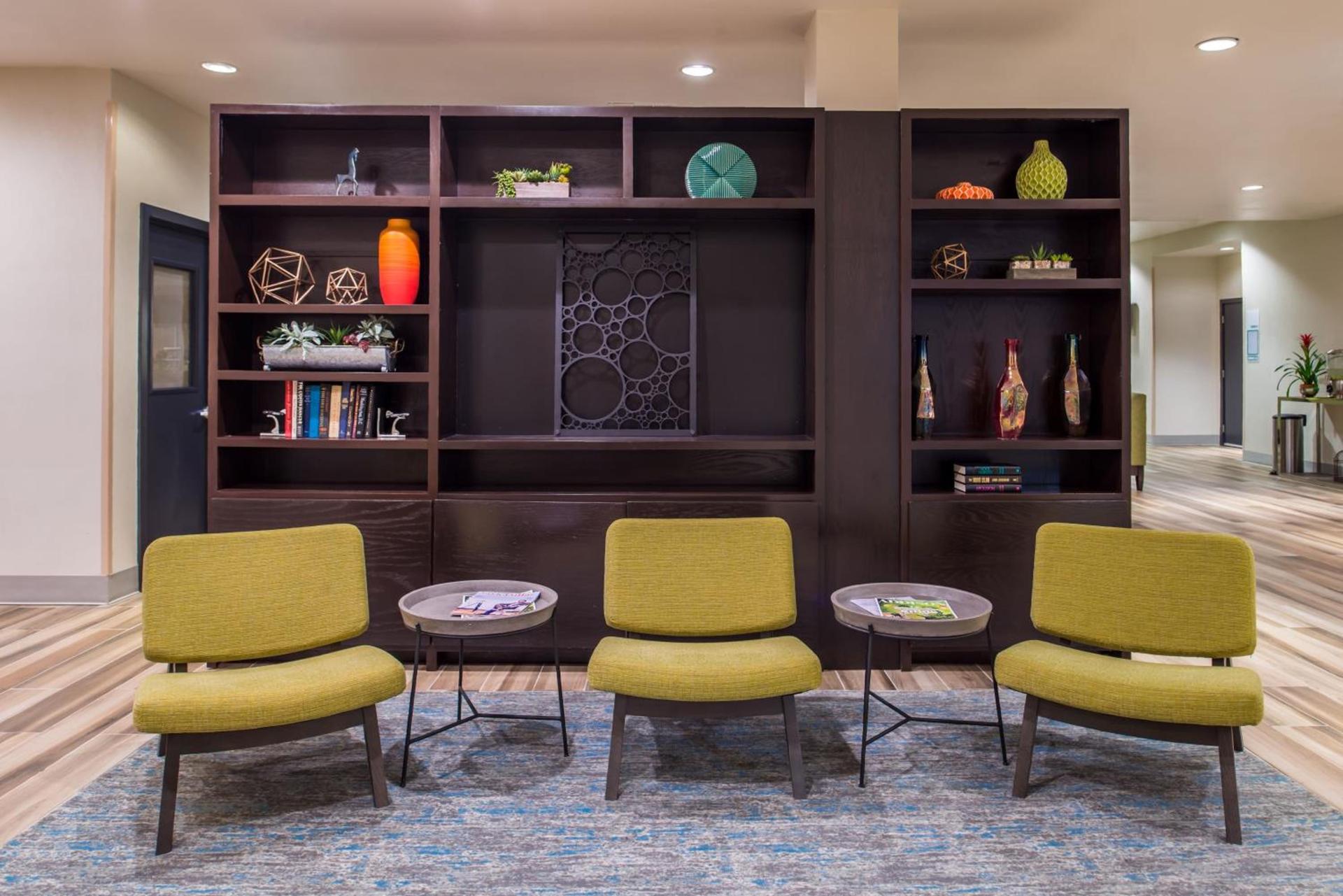 Holiday Inn and Suites Addison by IHG photo 16