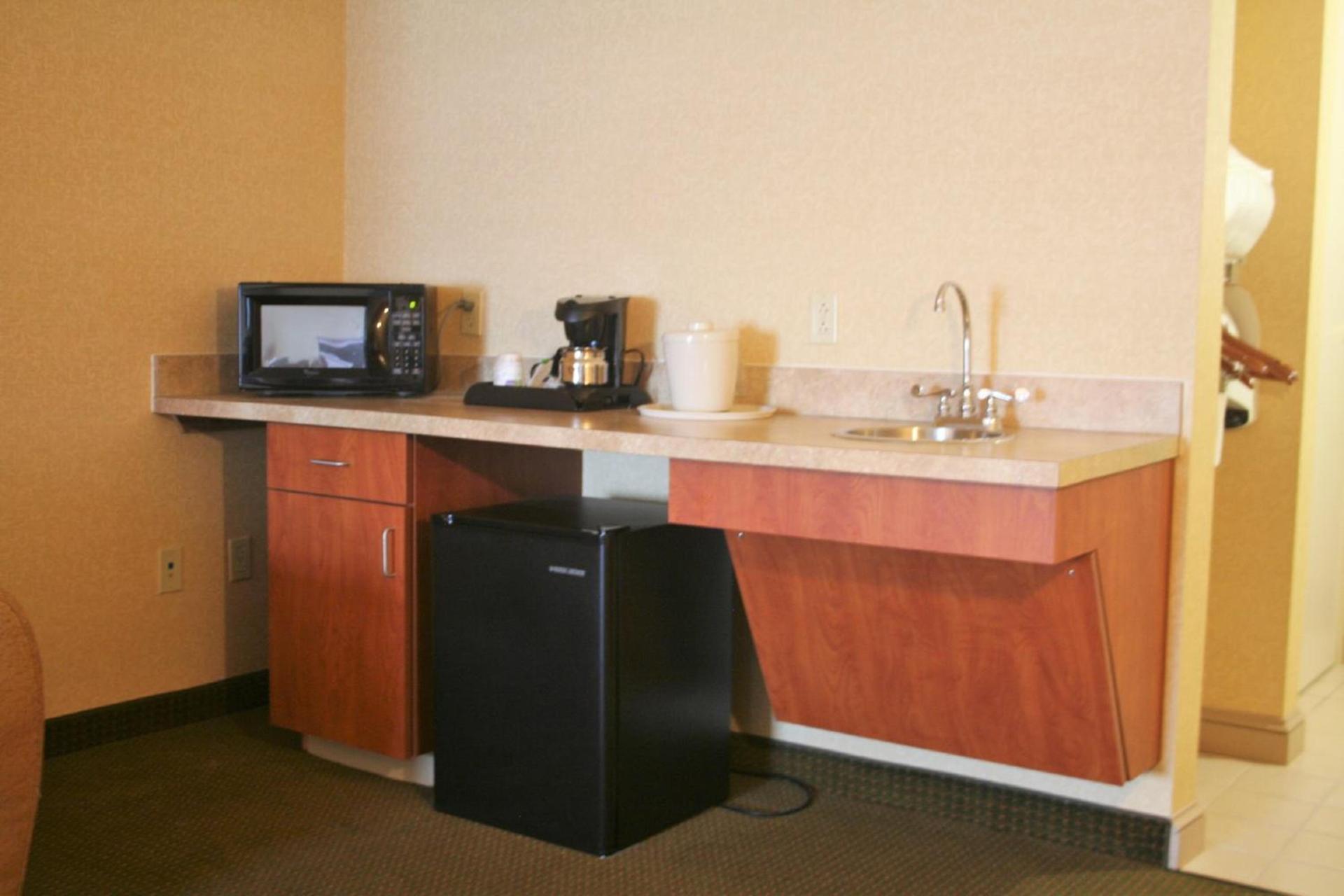 Holiday Inn Express Hotel & Suites Drums-Hazelton by IHG photo 29
