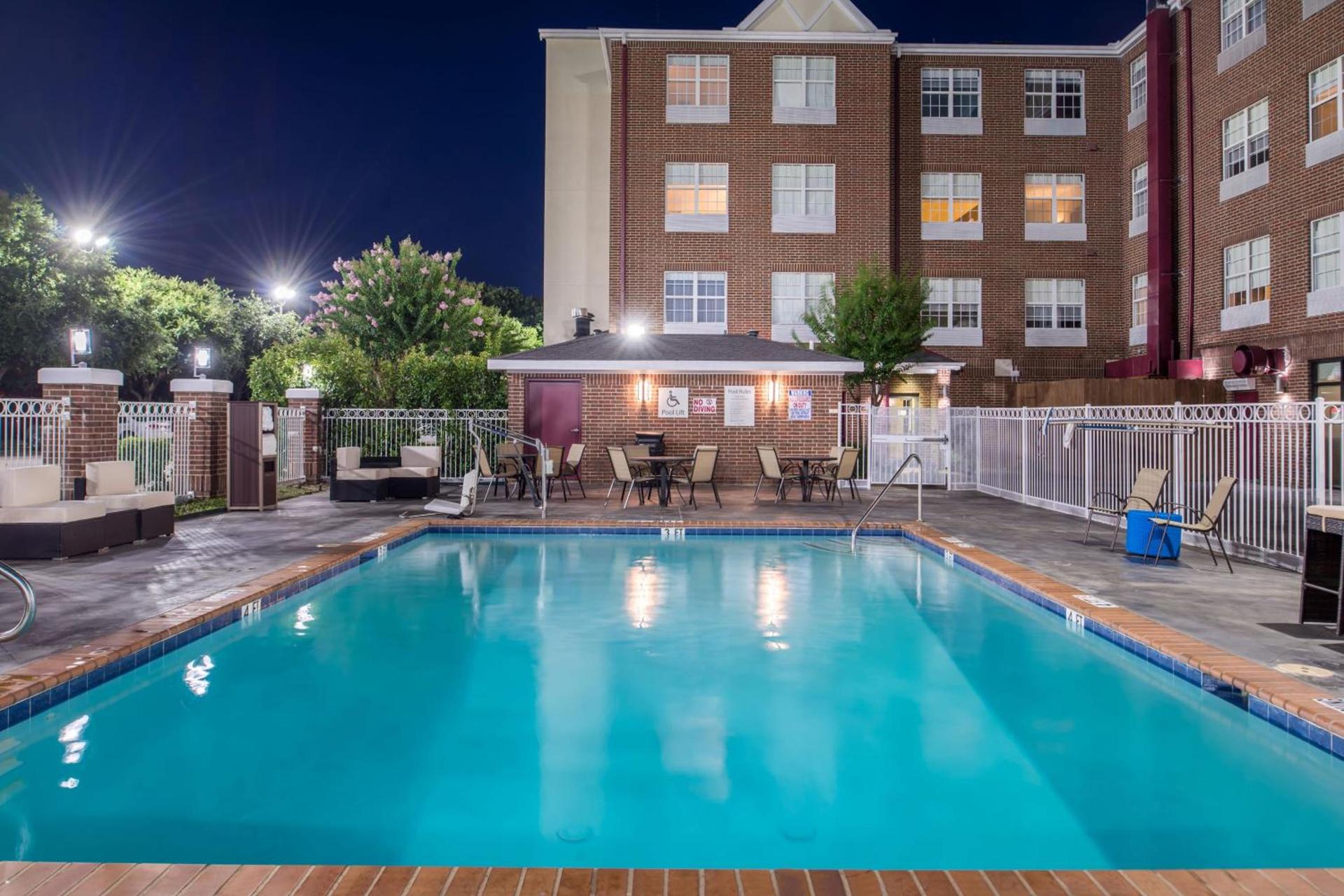 Holiday Inn and Suites Addison by IHG photo 7