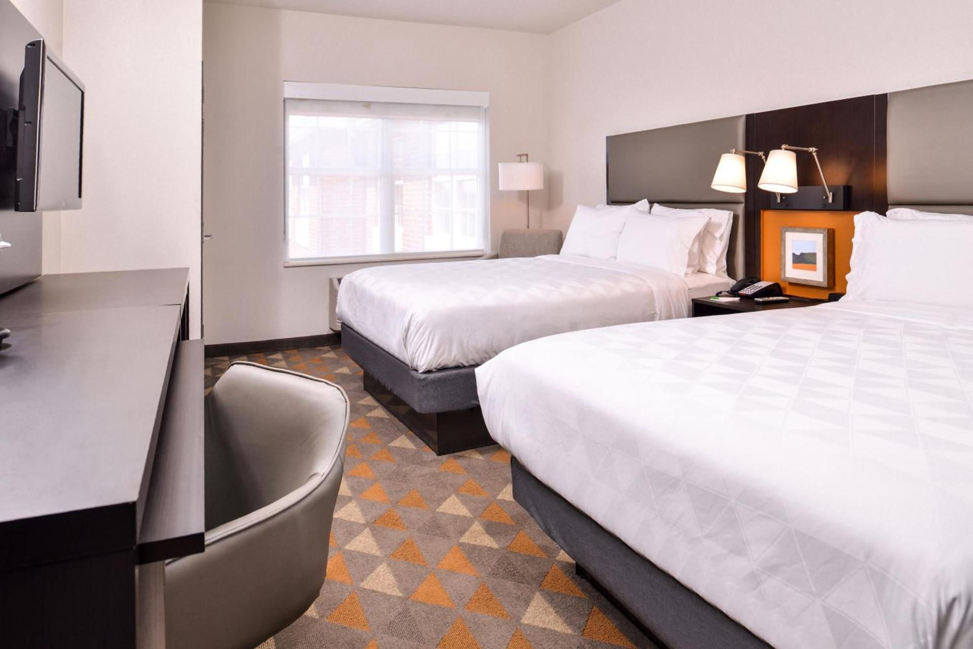 Holiday Inn and Suites Addison by IHG photo 31