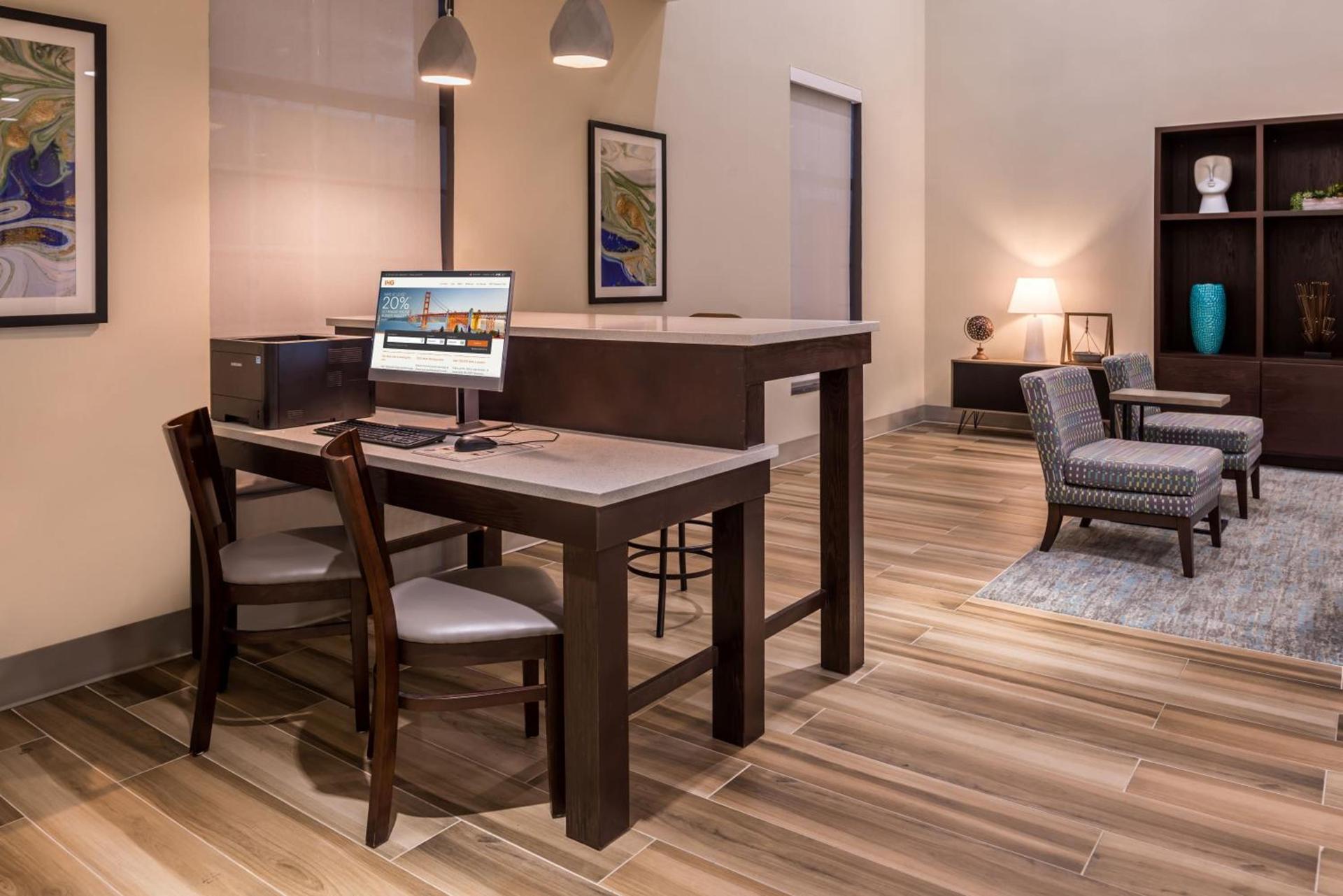 Holiday Inn and Suites Addison by IHG photo 11