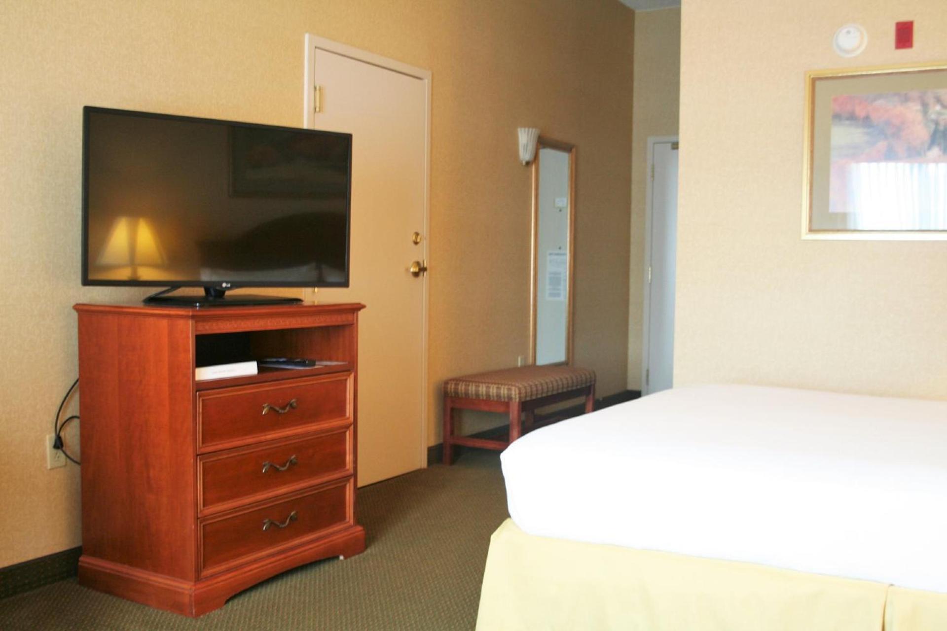 Holiday Inn Express Hotel & Suites Drums-Hazelton by IHG photo 17