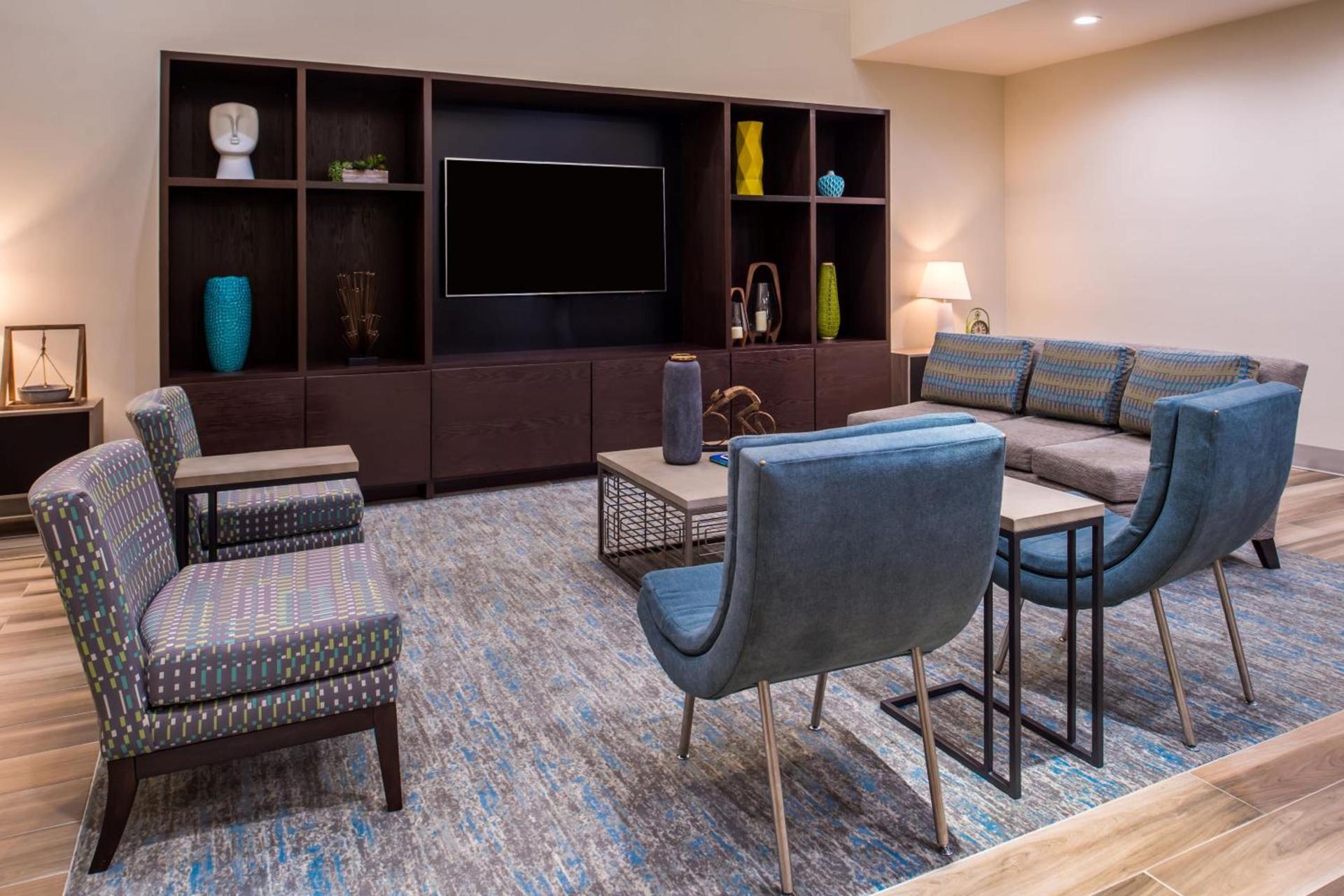 Holiday Inn and Suites Addison by IHG photo 15