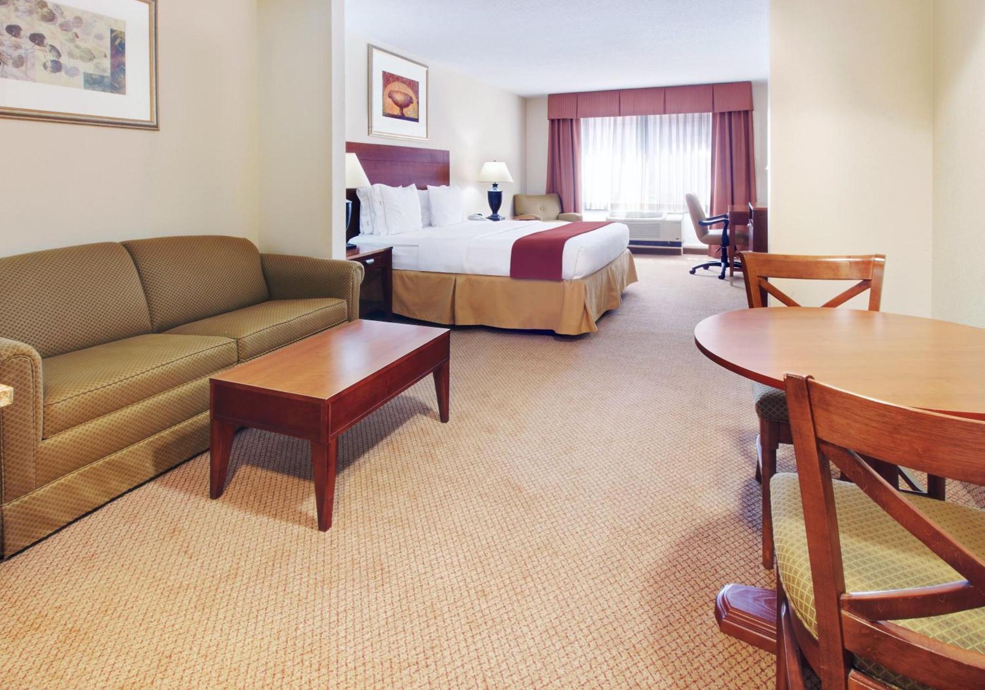 Holiday Inn Express Hotel & Suites Canton by IHG photo 3
