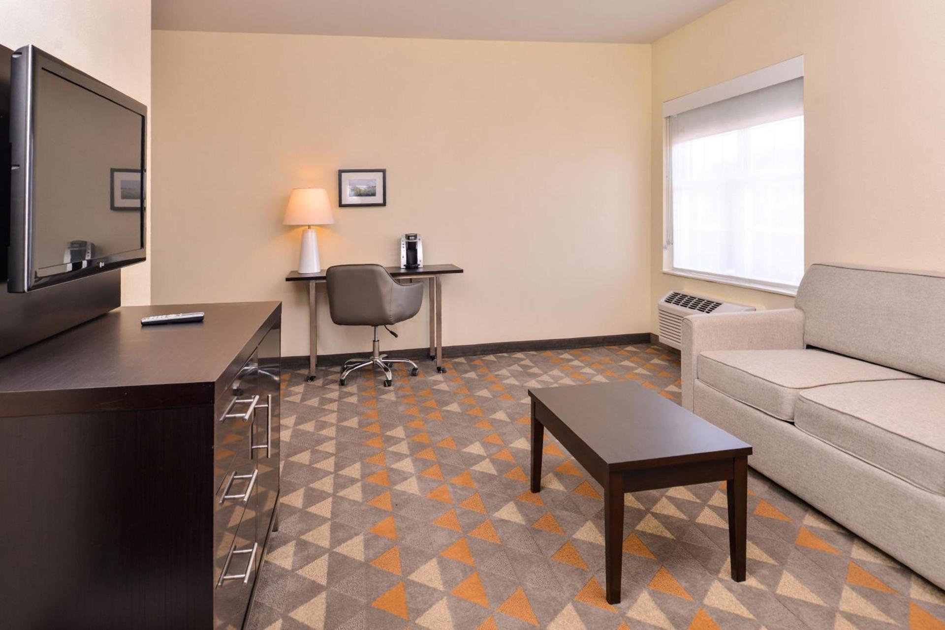 Holiday Inn and Suites Addison by IHG photo 30