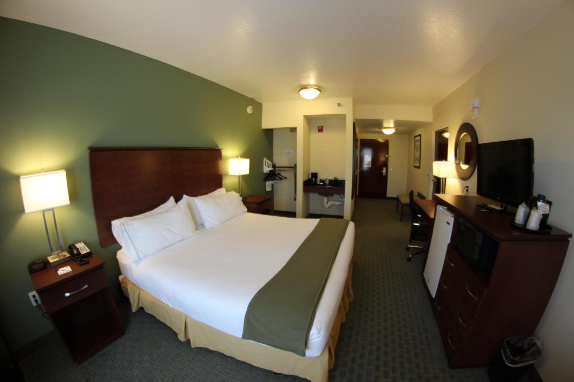 Holiday Inn Express & Suites Cocoa by IHG photo 6