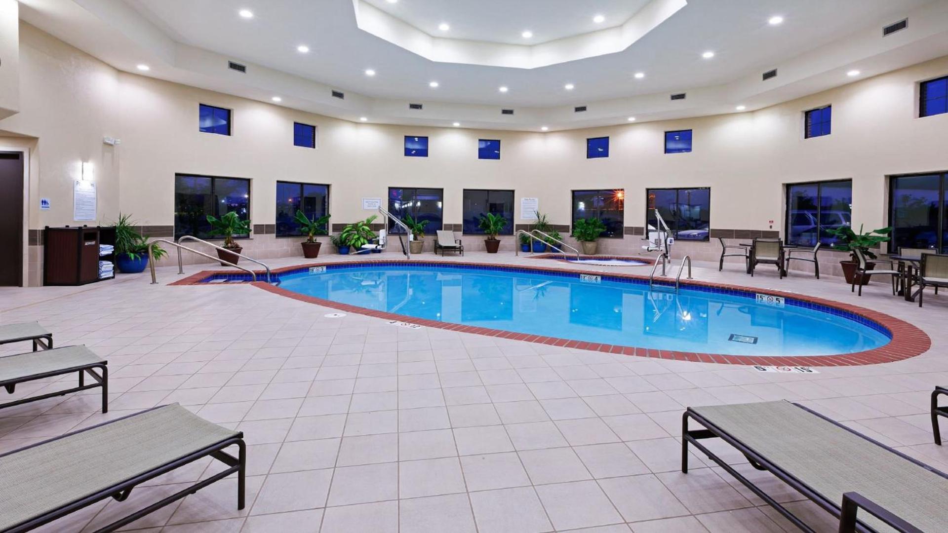 Holiday Inn Express Hotel and Suites Duncan by IHG photo 26