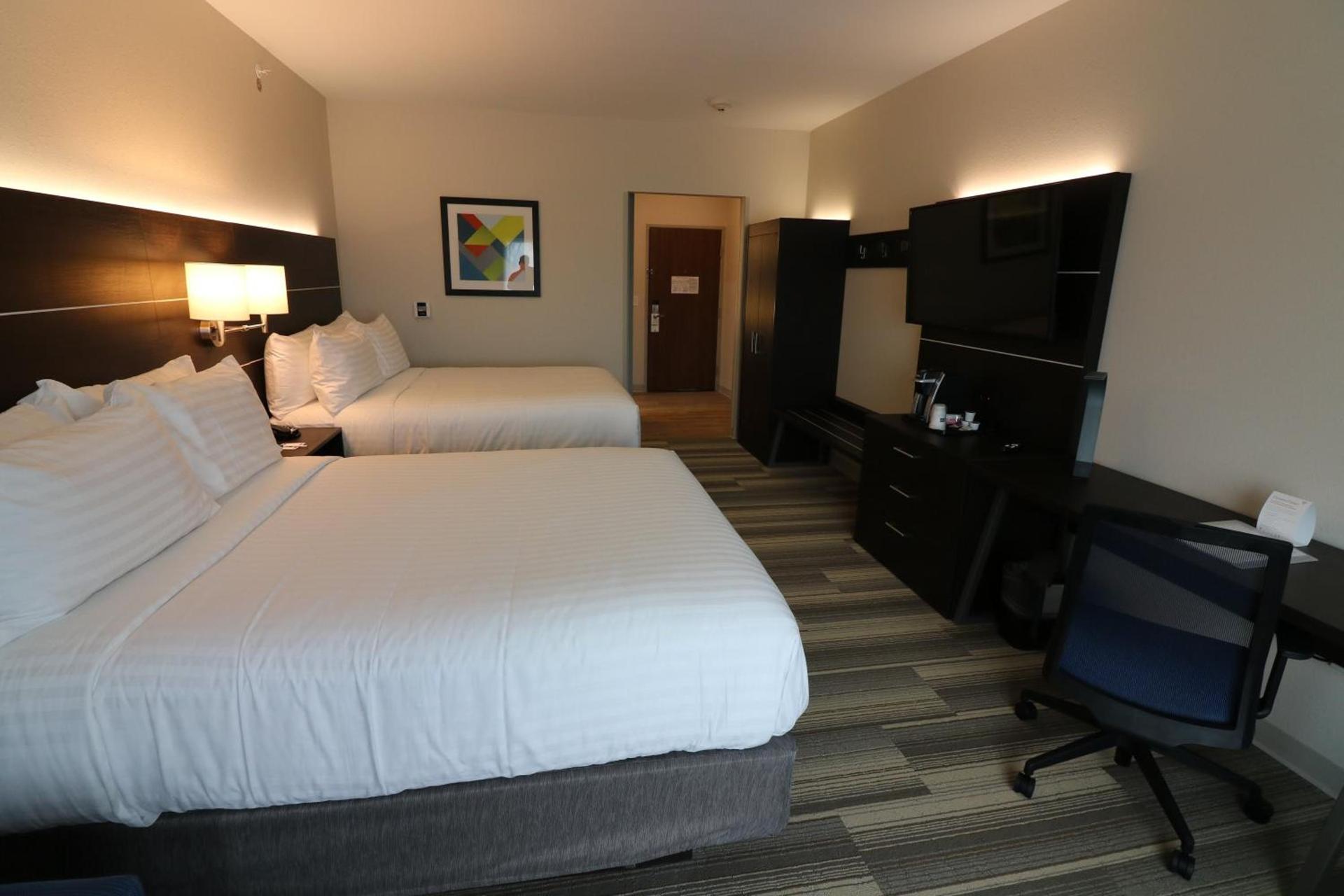 Holiday Inn Express & Suites - Coffeyville by IHG photo 40