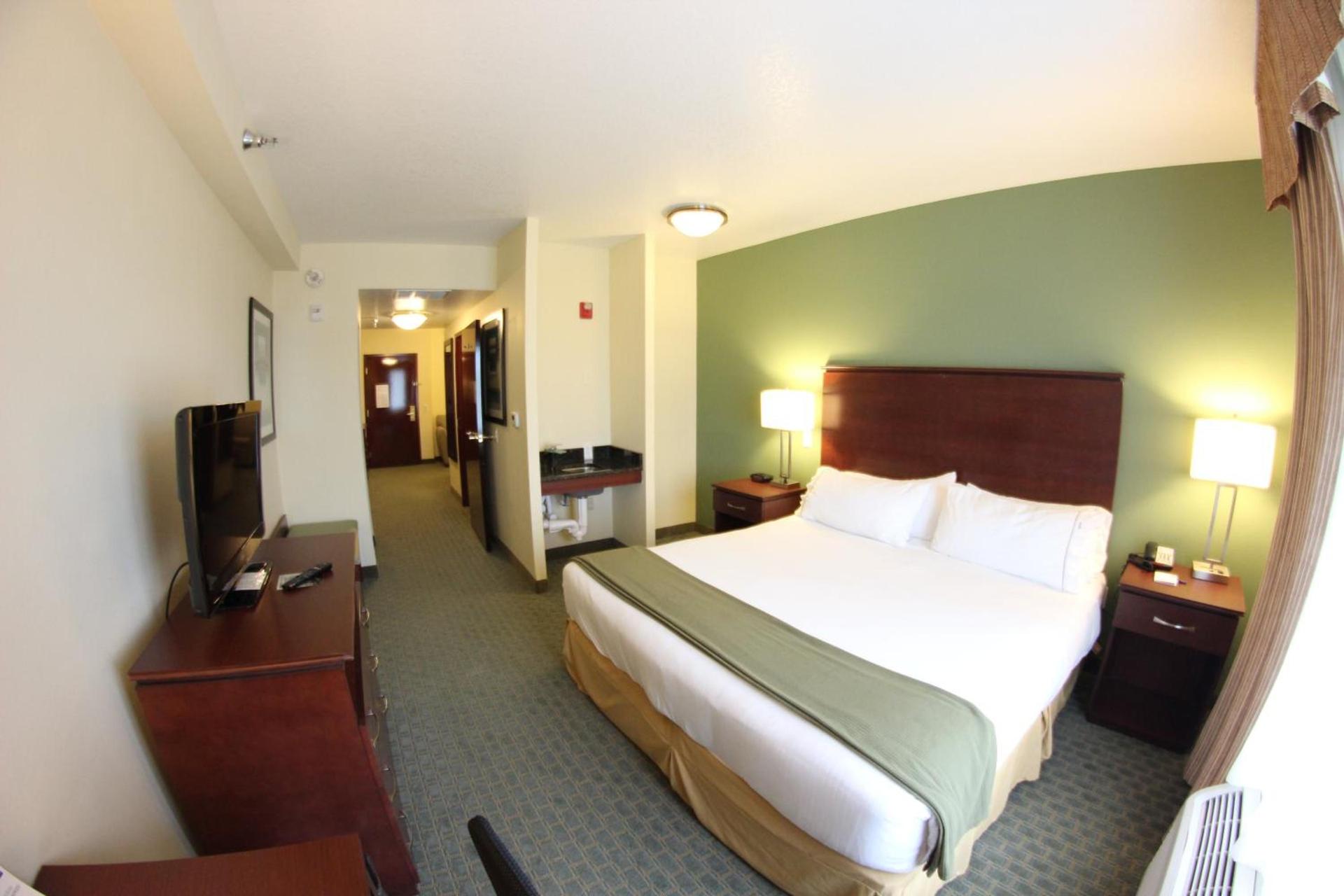 Holiday Inn Express & Suites Cocoa by IHG photo 16