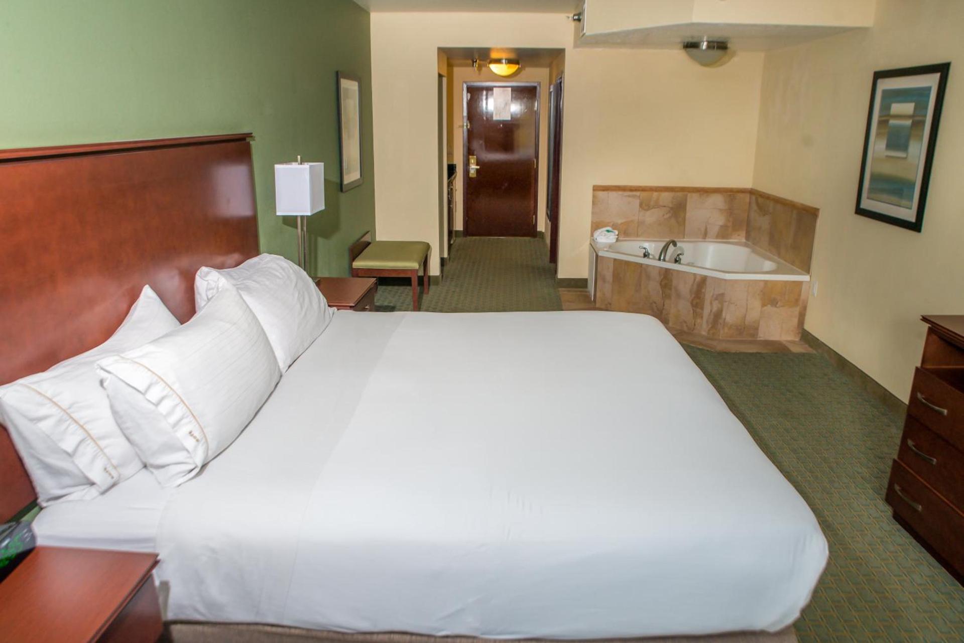Holiday Inn Express & Suites Cocoa by IHG photo 69