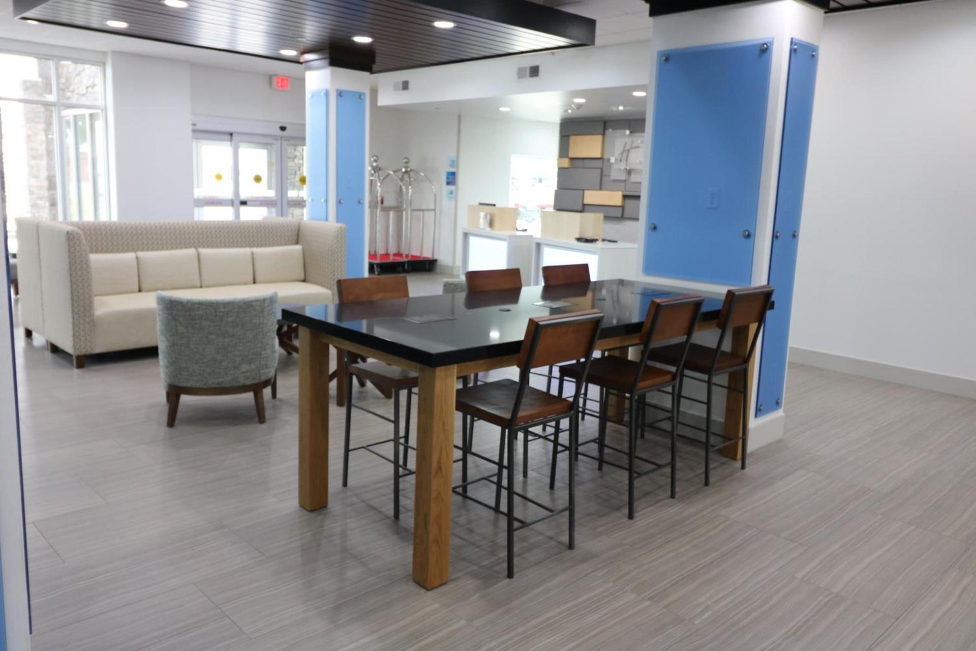 Holiday Inn Express & Suites - Coffeyville by IHG photo 13