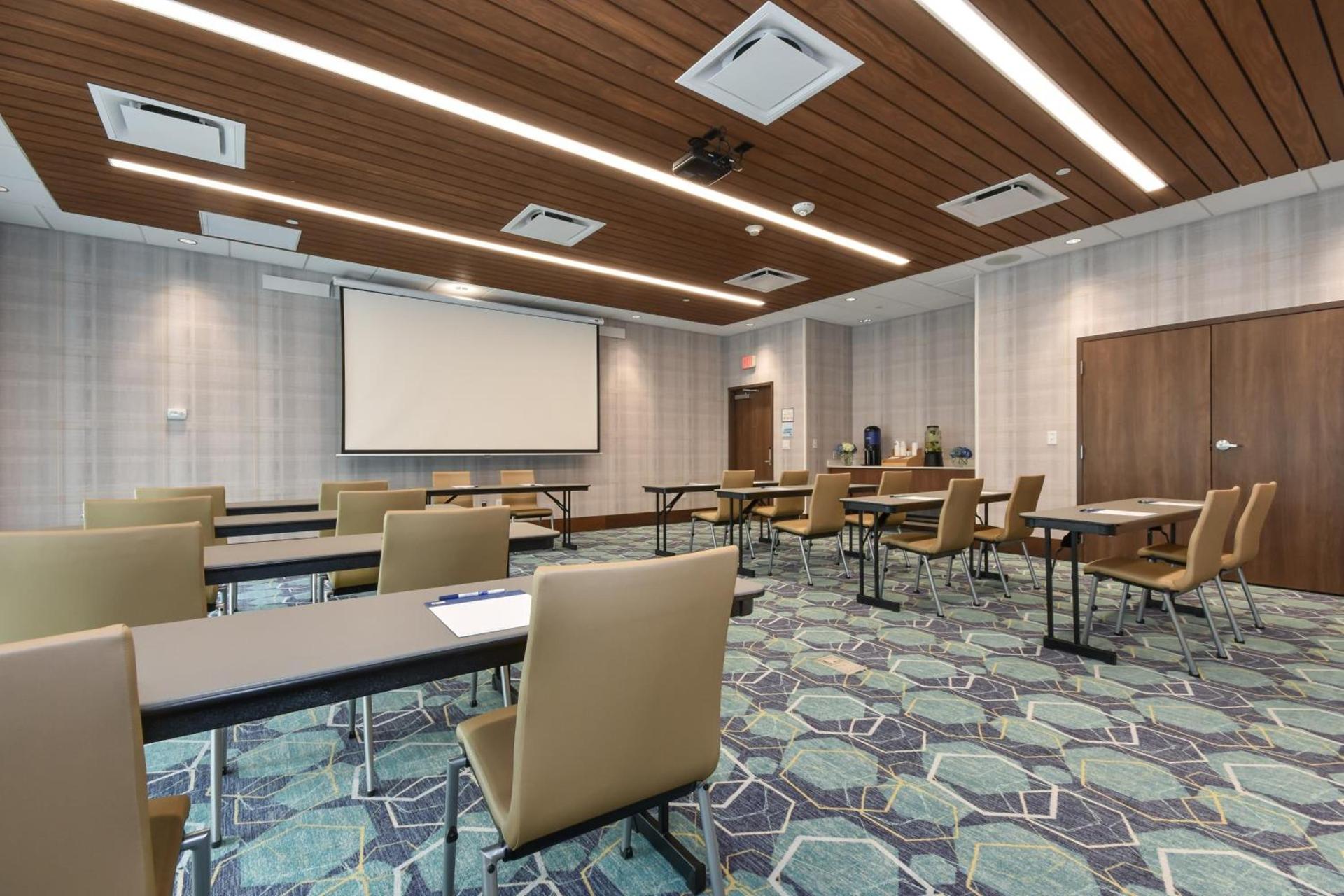 Holiday Inn Express & Suites Charlotte - Ballantyne by IHG photo 26