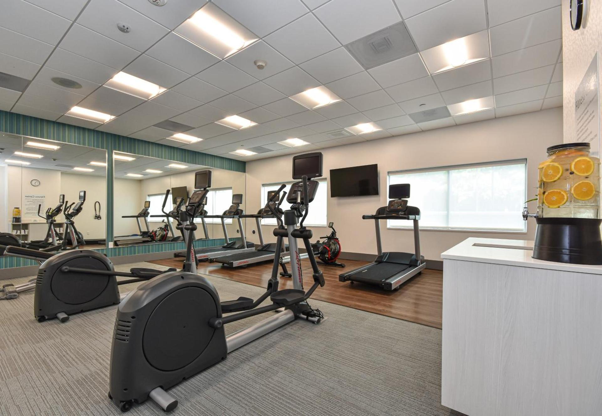 Holiday Inn Express & Suites Charlotte - Ballantyne by IHG photo 9