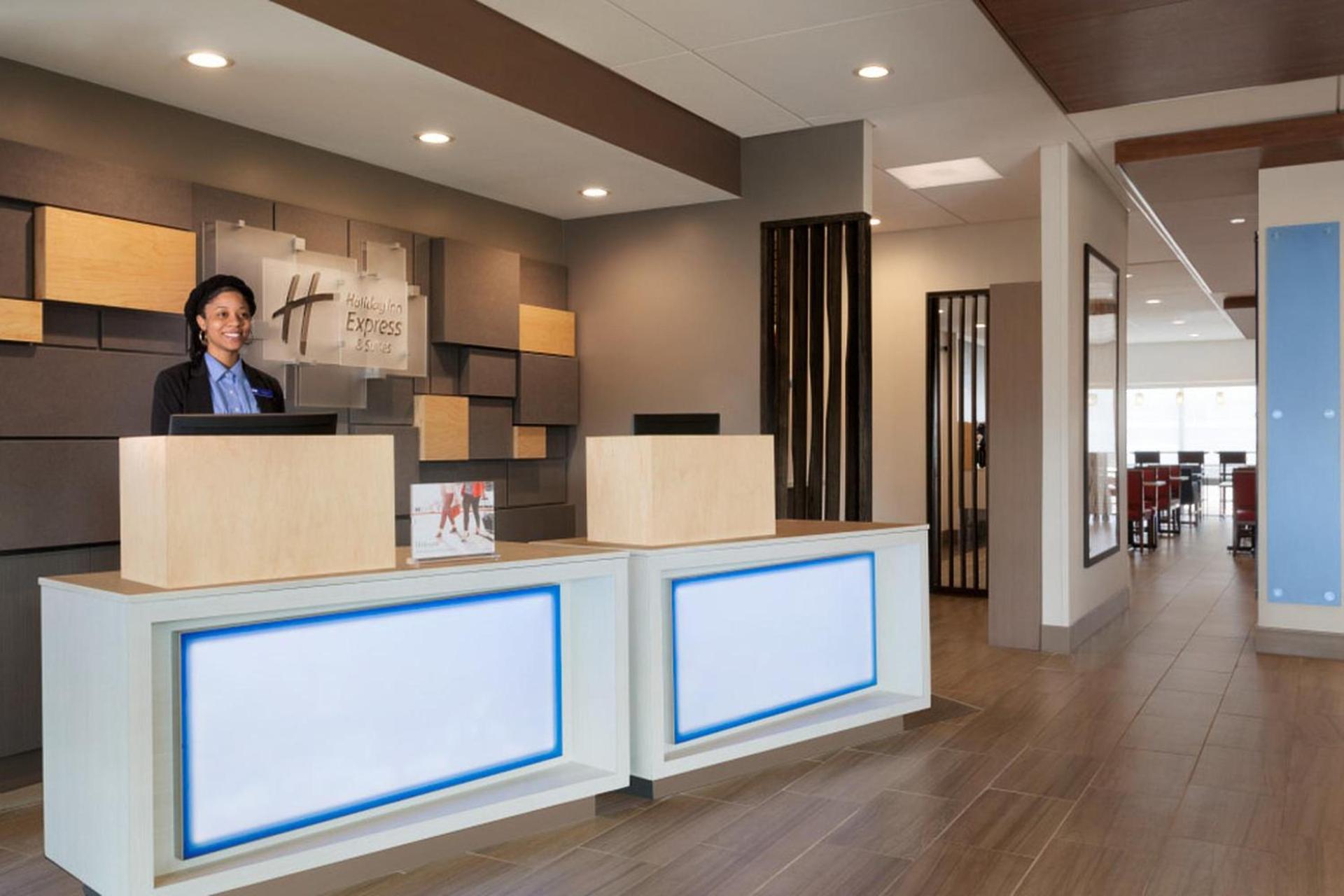 Holiday Inn Express & Suites - Cincinnati NE - Red Bank Road by IHG photo 2