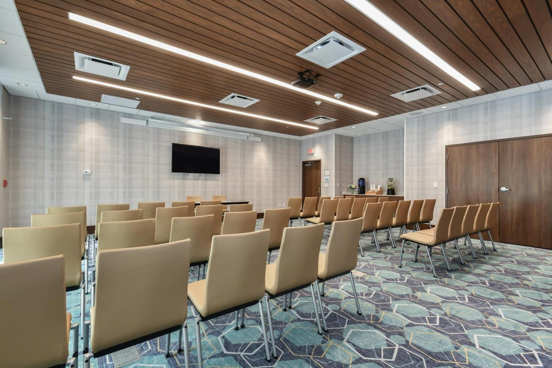 Holiday Inn Express & Suites Charlotte - Ballantyne by IHG photo 27