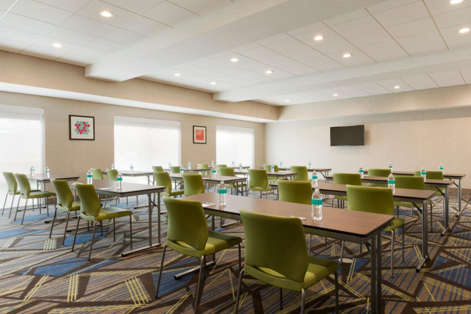 Holiday Inn Express & Suites - Cincinnati NE - Red Bank Road by IHG photo 6