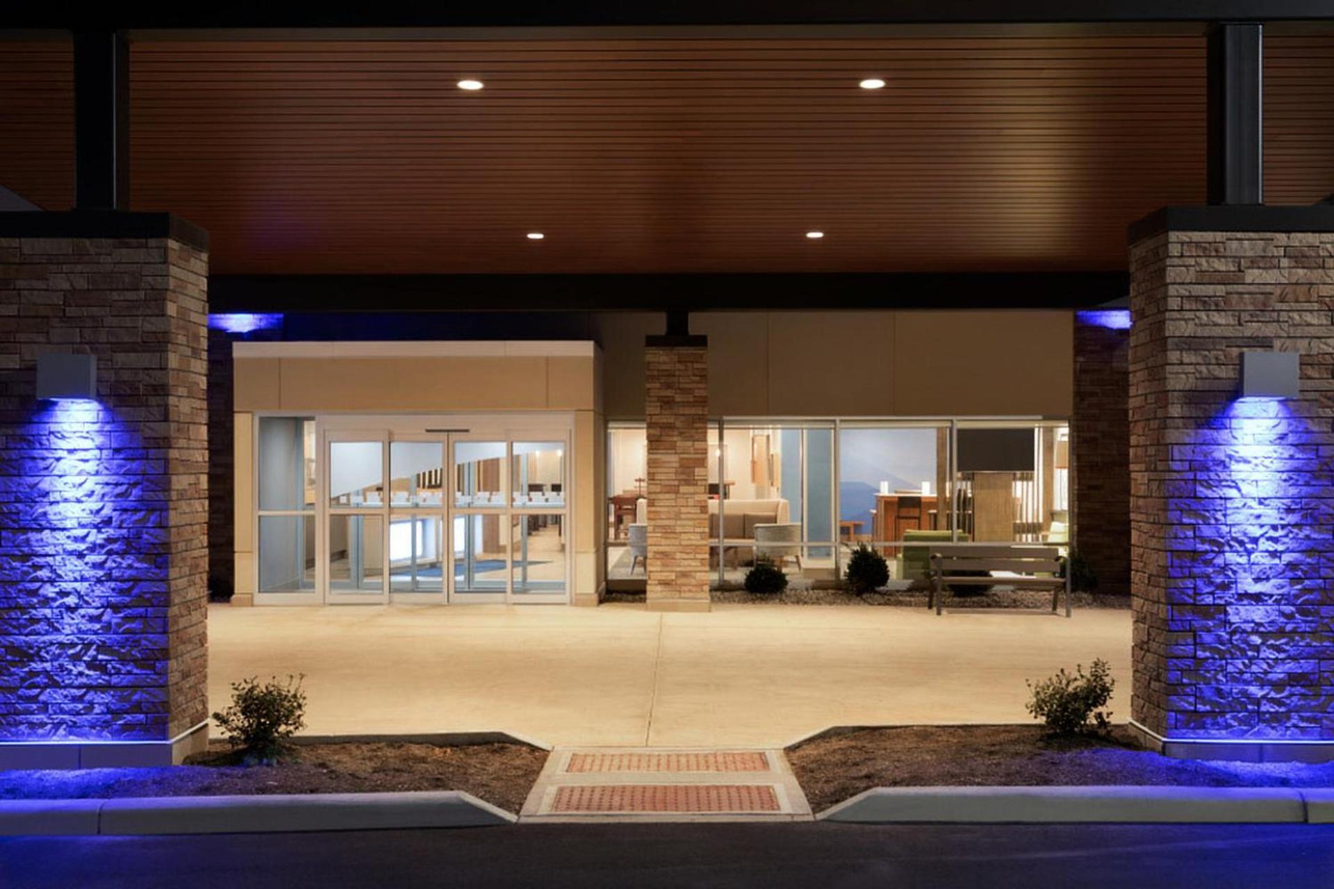 Holiday Inn Express & Suites - Cincinnati NE - Red Bank Road by IHG photo 9