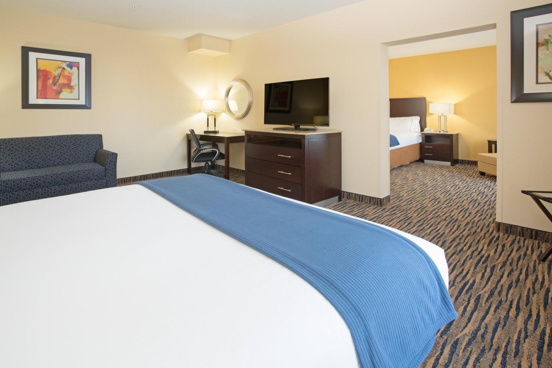 Holiday Inn Express & Suites Denver North - Thornton by IHG photo 2