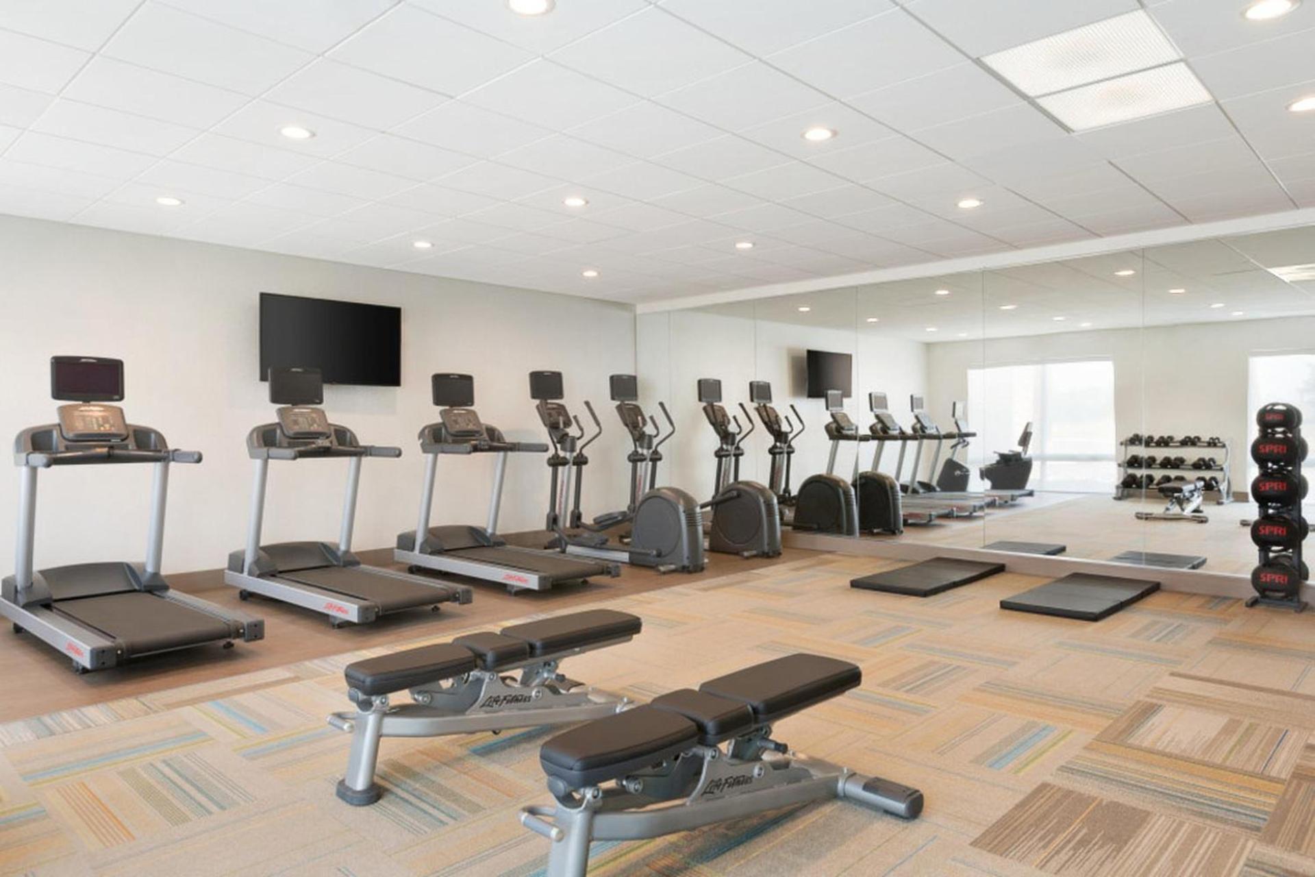 Holiday Inn Express & Suites - Cincinnati NE - Red Bank Road by IHG photo 8