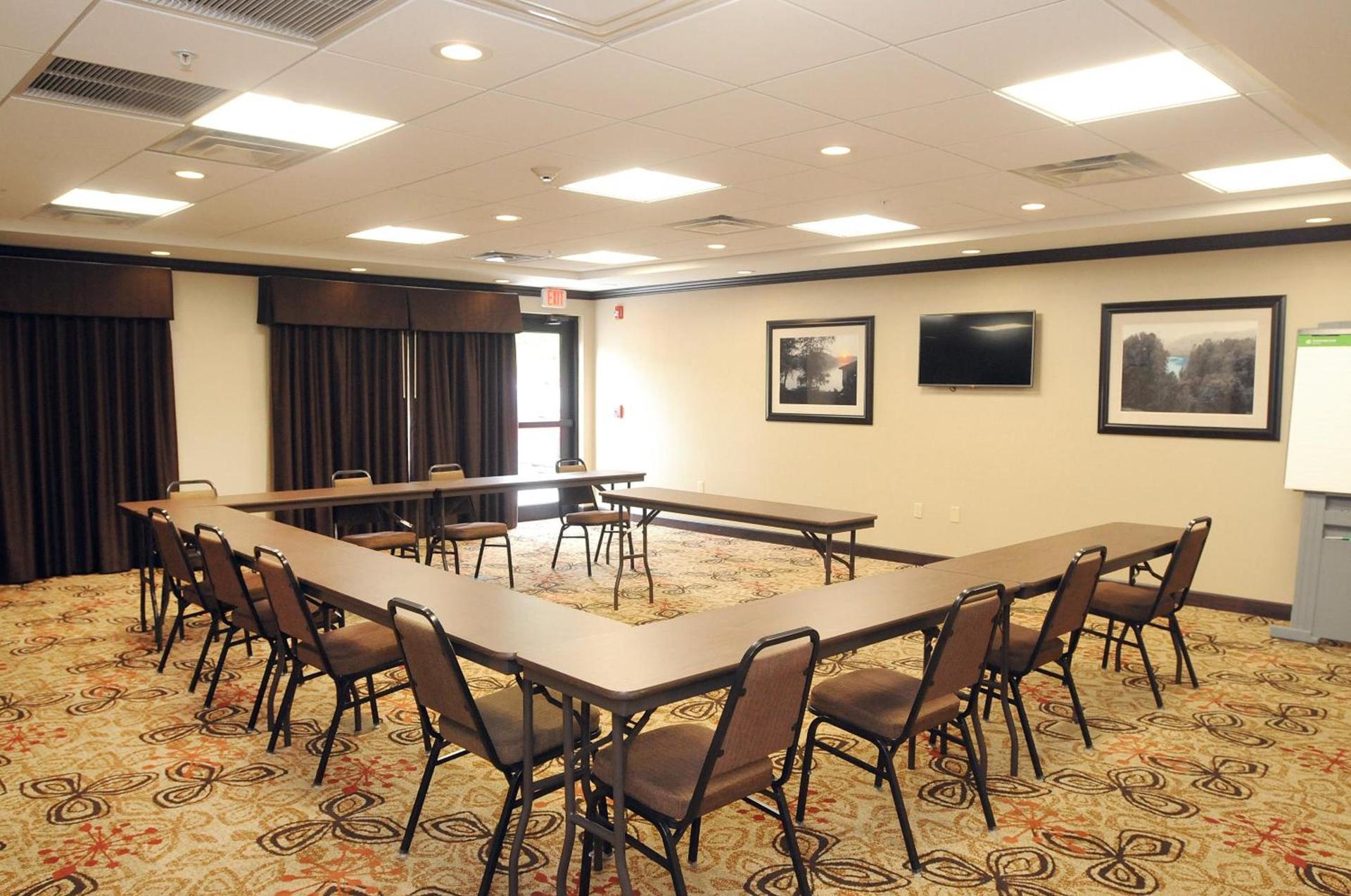 Holiday Inn Express & Suites Cambridge by IHG photo 21
