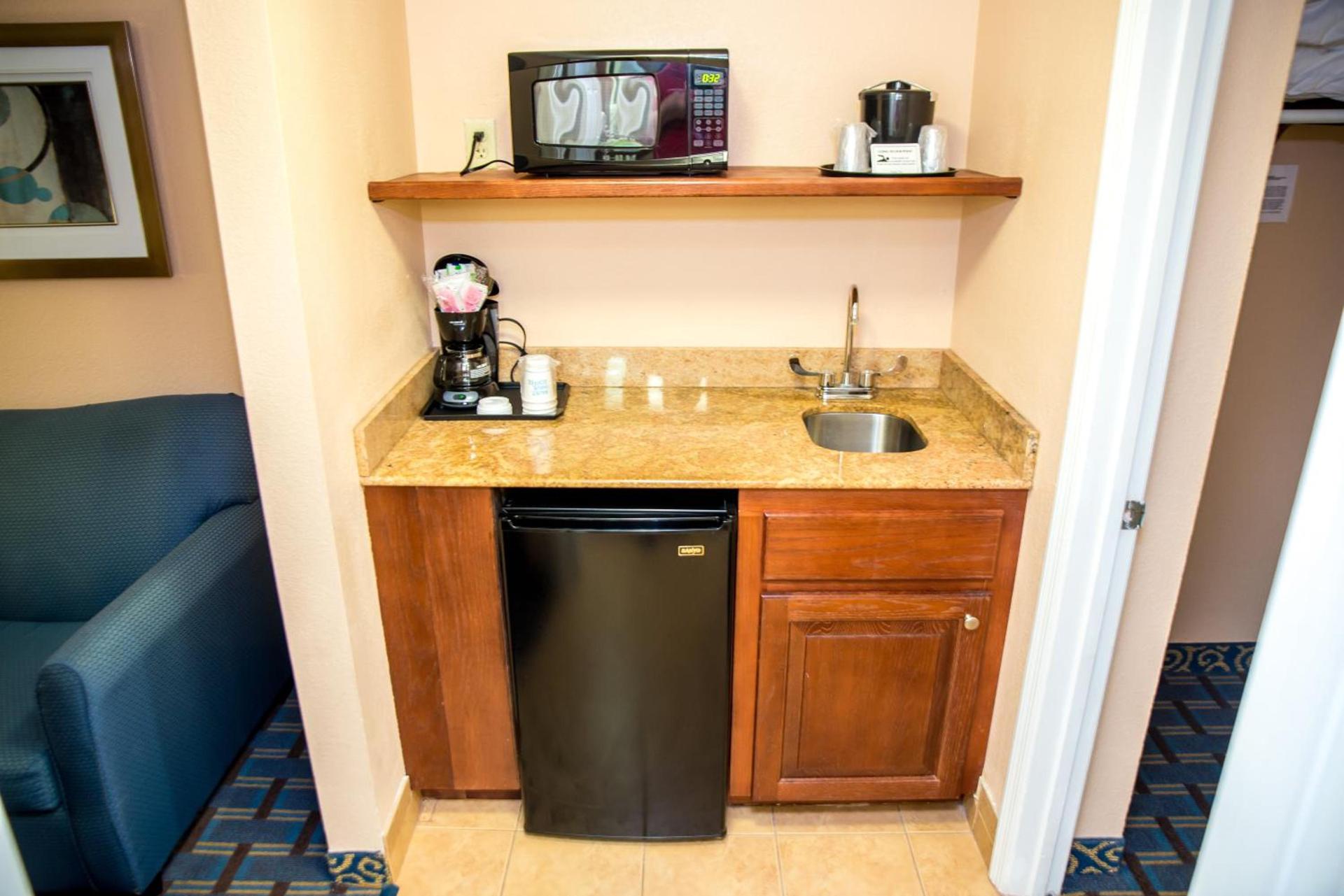 Holiday Inn Express Hotel & Suites Cocoa Beach by IHG photo 16