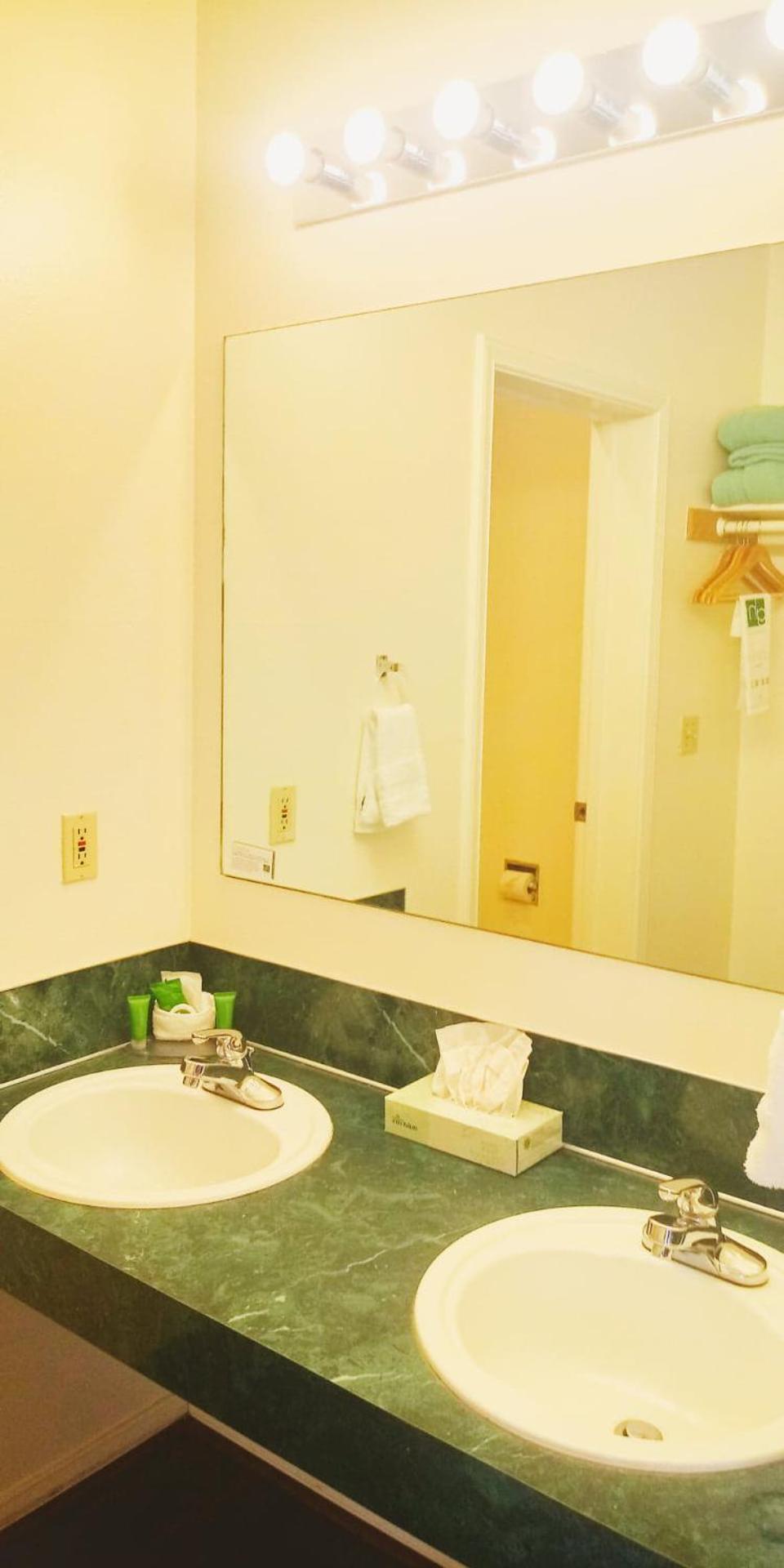 GuestHouse Inn Enumclaw photo 43