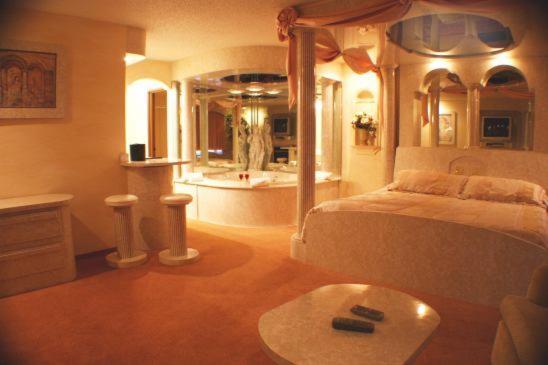 Designer Inn and Suites photo 2