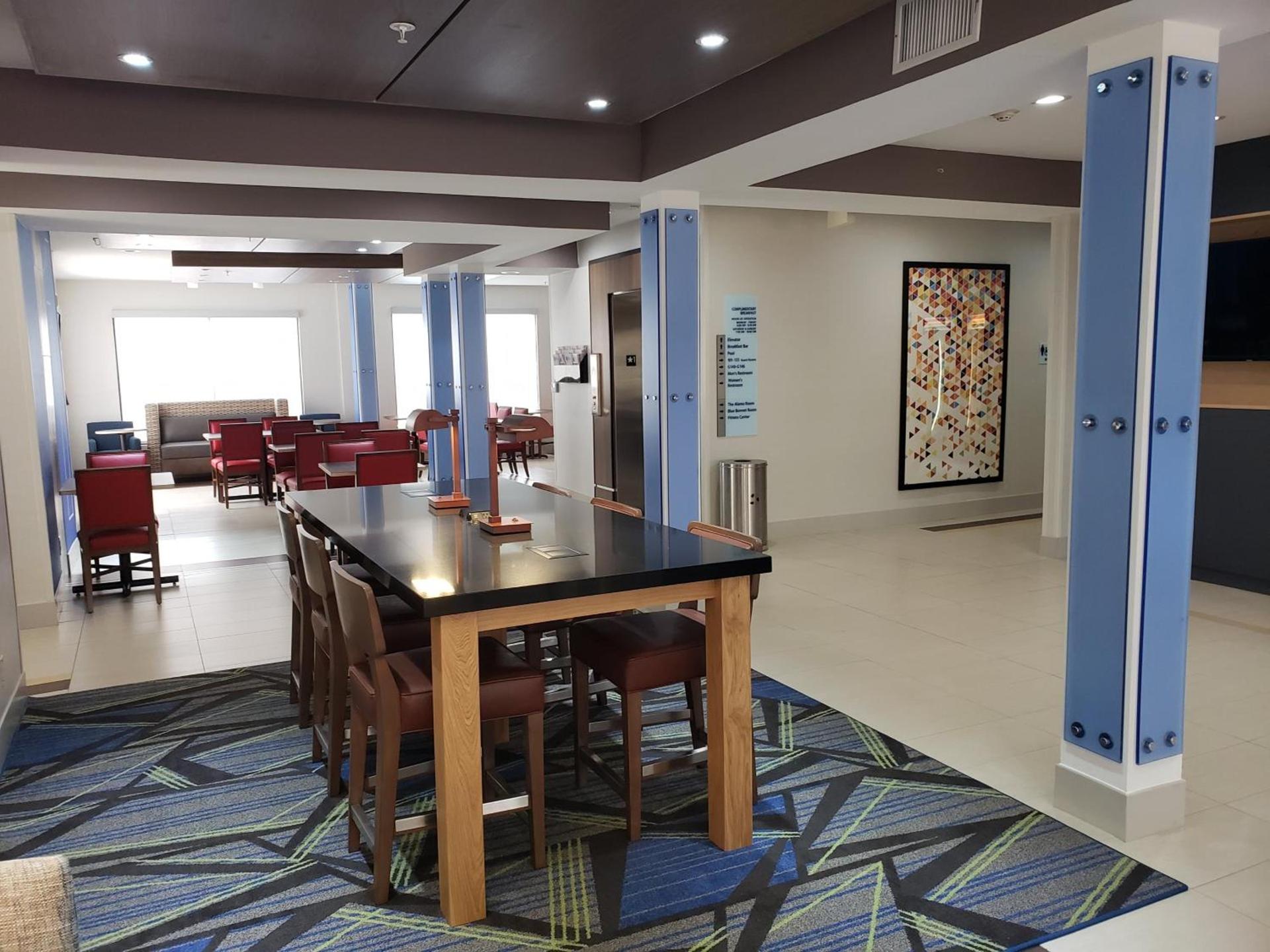Holiday Inn Express Arlington Interstate 20 Parks Mall by IHG photo 2