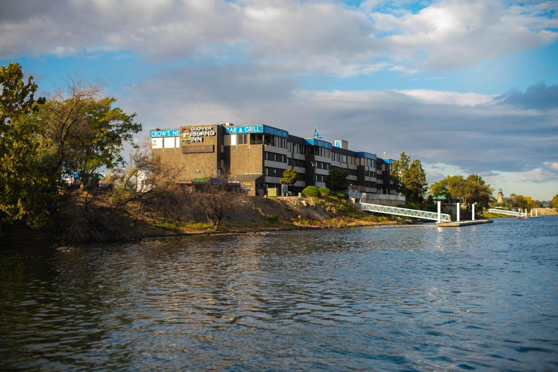 Clover Island Inn photo 9