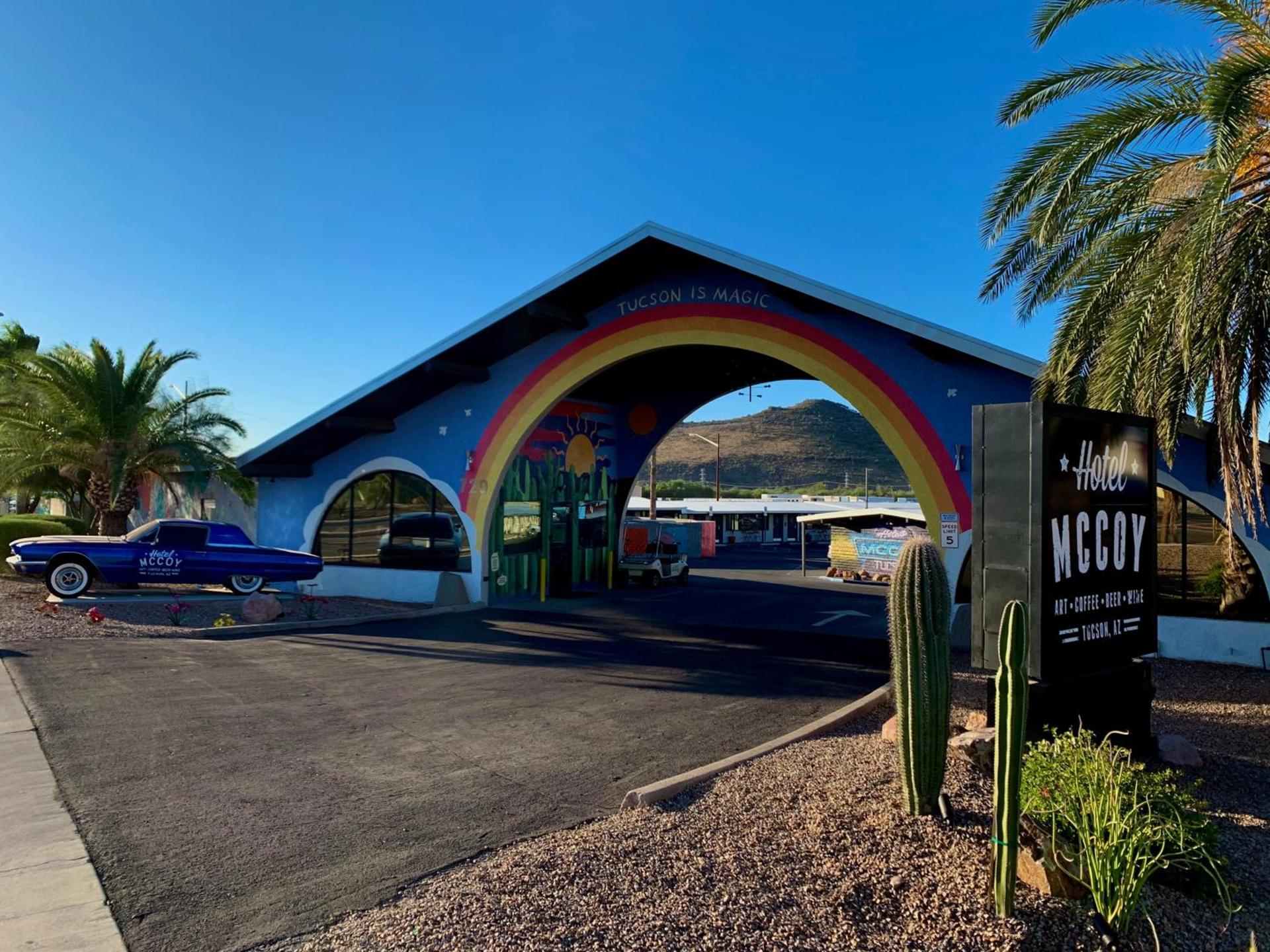 Hotel McCoy Tucson - Art, Coffee, Beer, Wine, Pool — hotel in Tucson