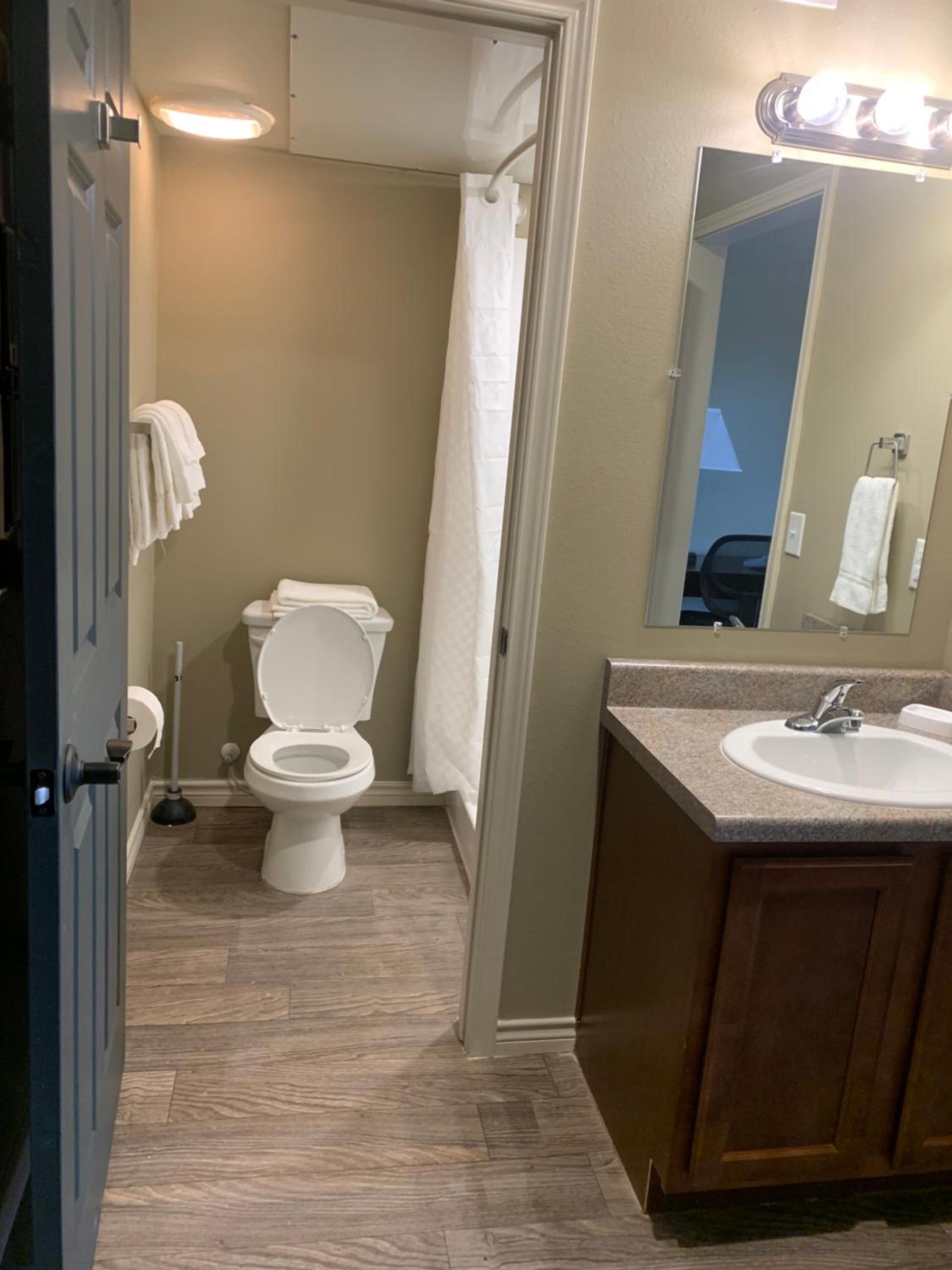 Eagle's Den Suites Andrews a Travelodge by Wyndham photo 22