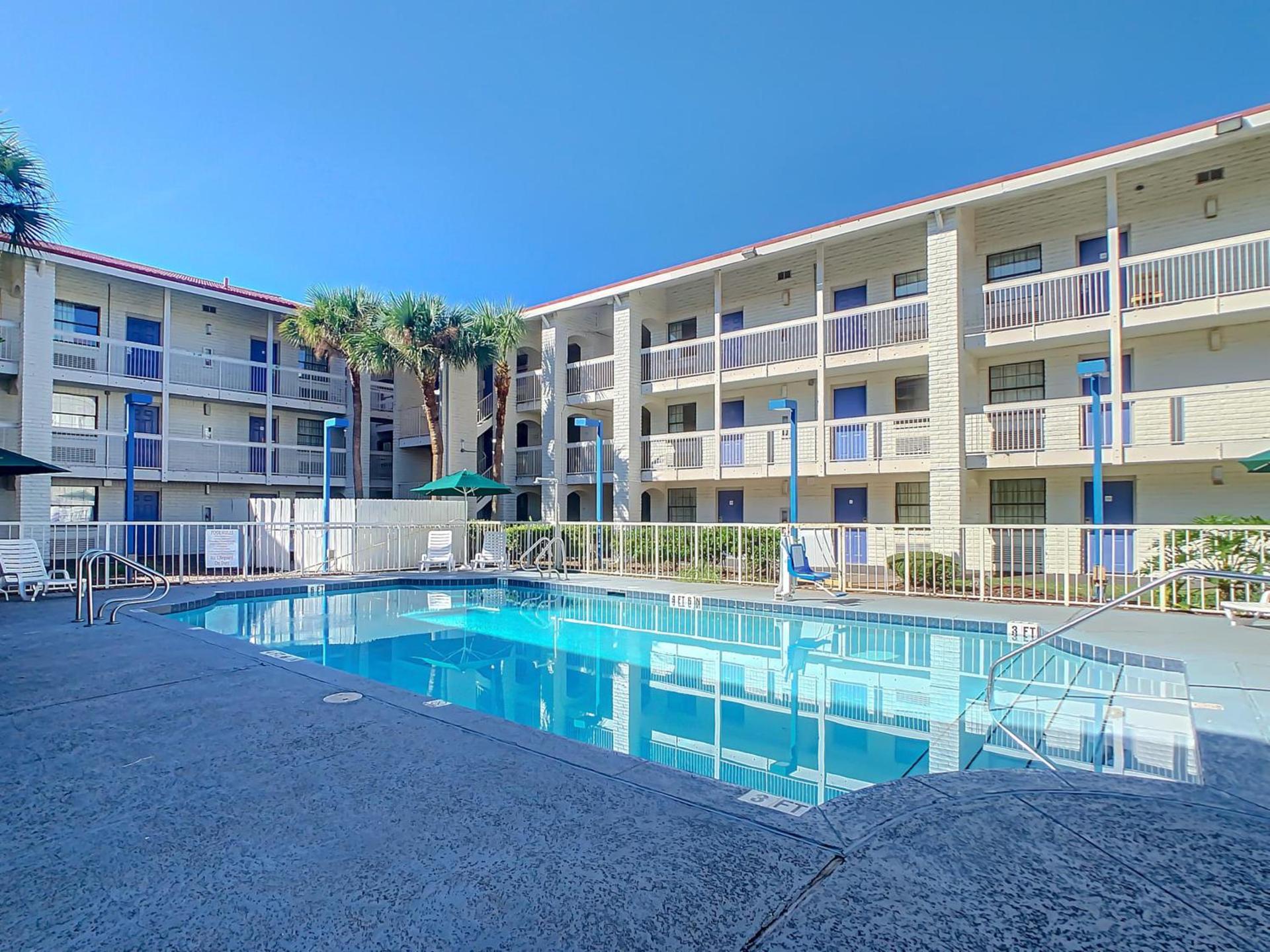 SoHo Inn and Suites Jacksonville North photo 2
