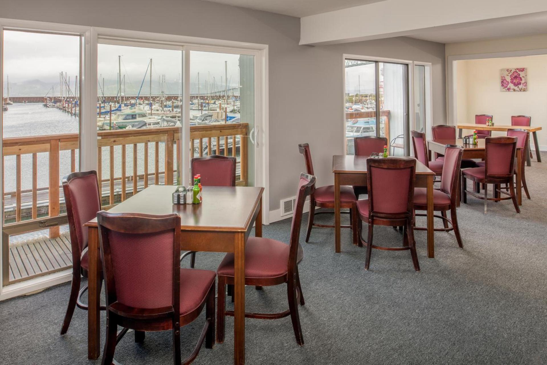 Astoria Riverwalk Inn photo 42