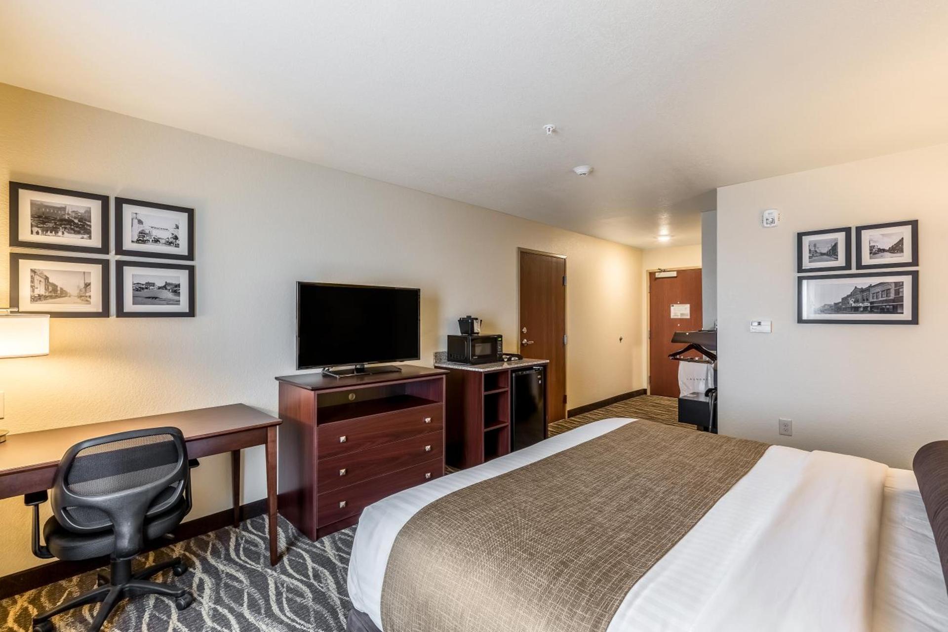 Cobblestone Hotel & Suites - Chippewa Falls photo 8