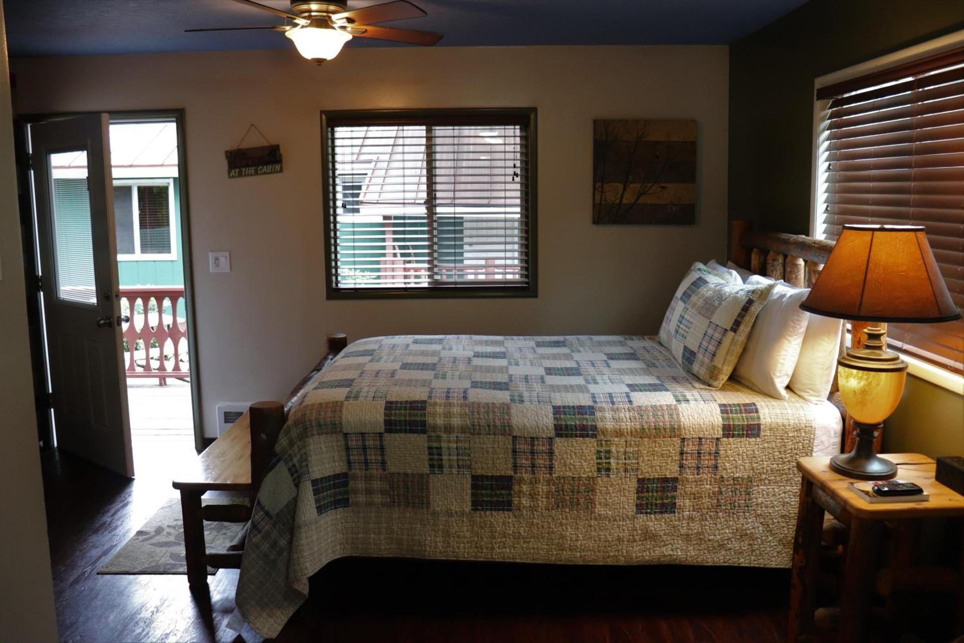 Lone Fir Resort photo 24