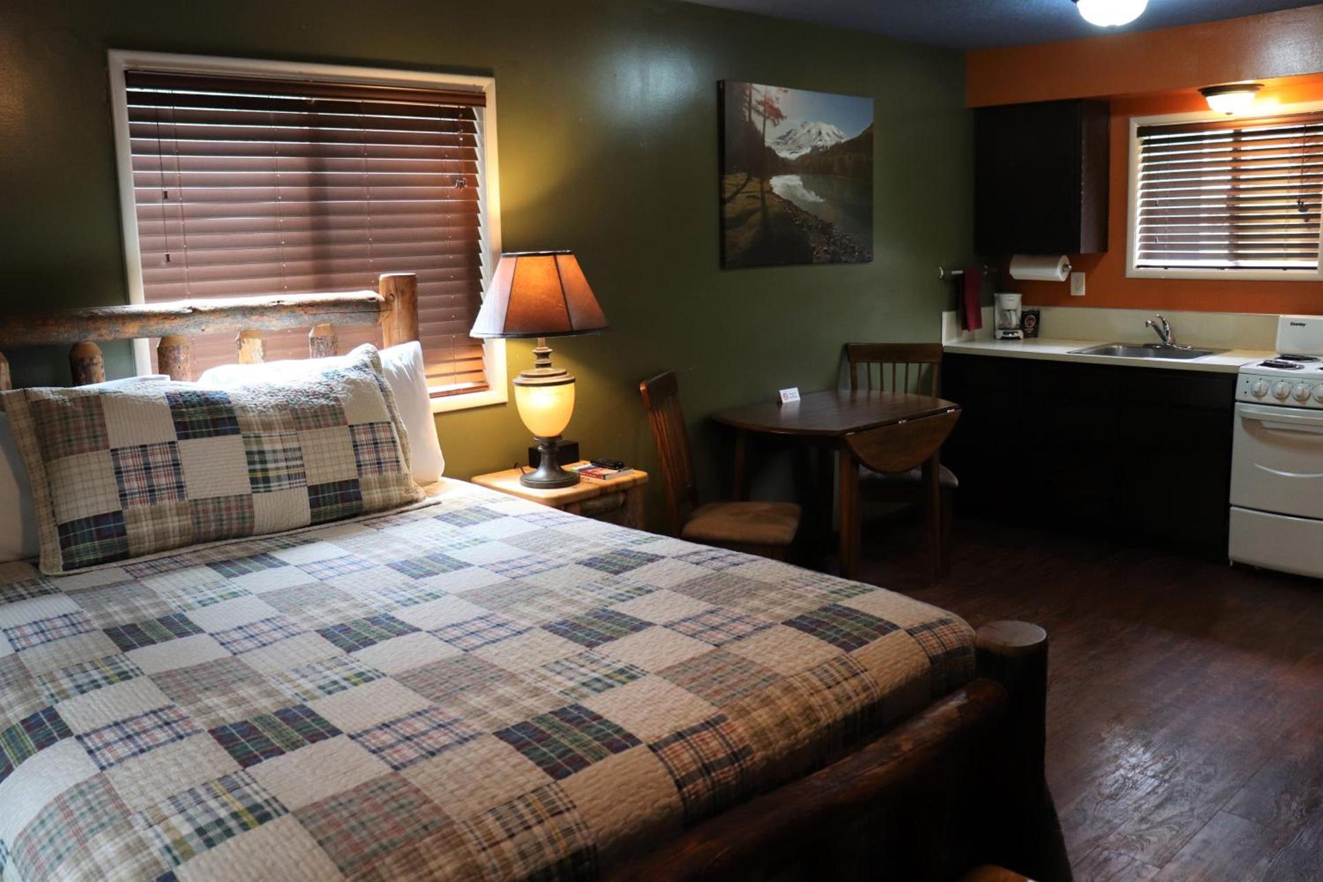 Lone Fir Resort photo 27