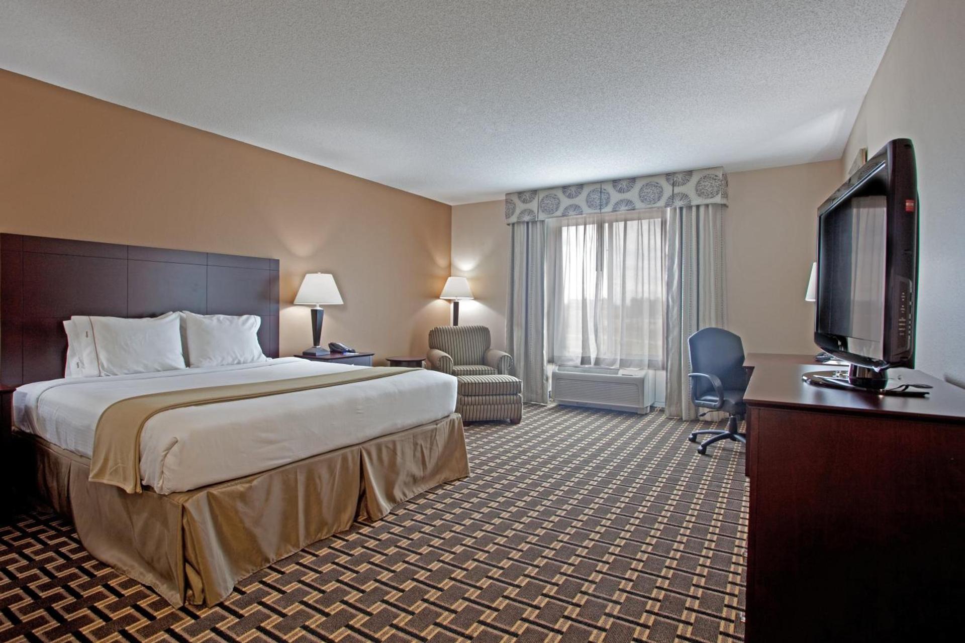 Holiday Inn Express Pembroke by IHG photo 38