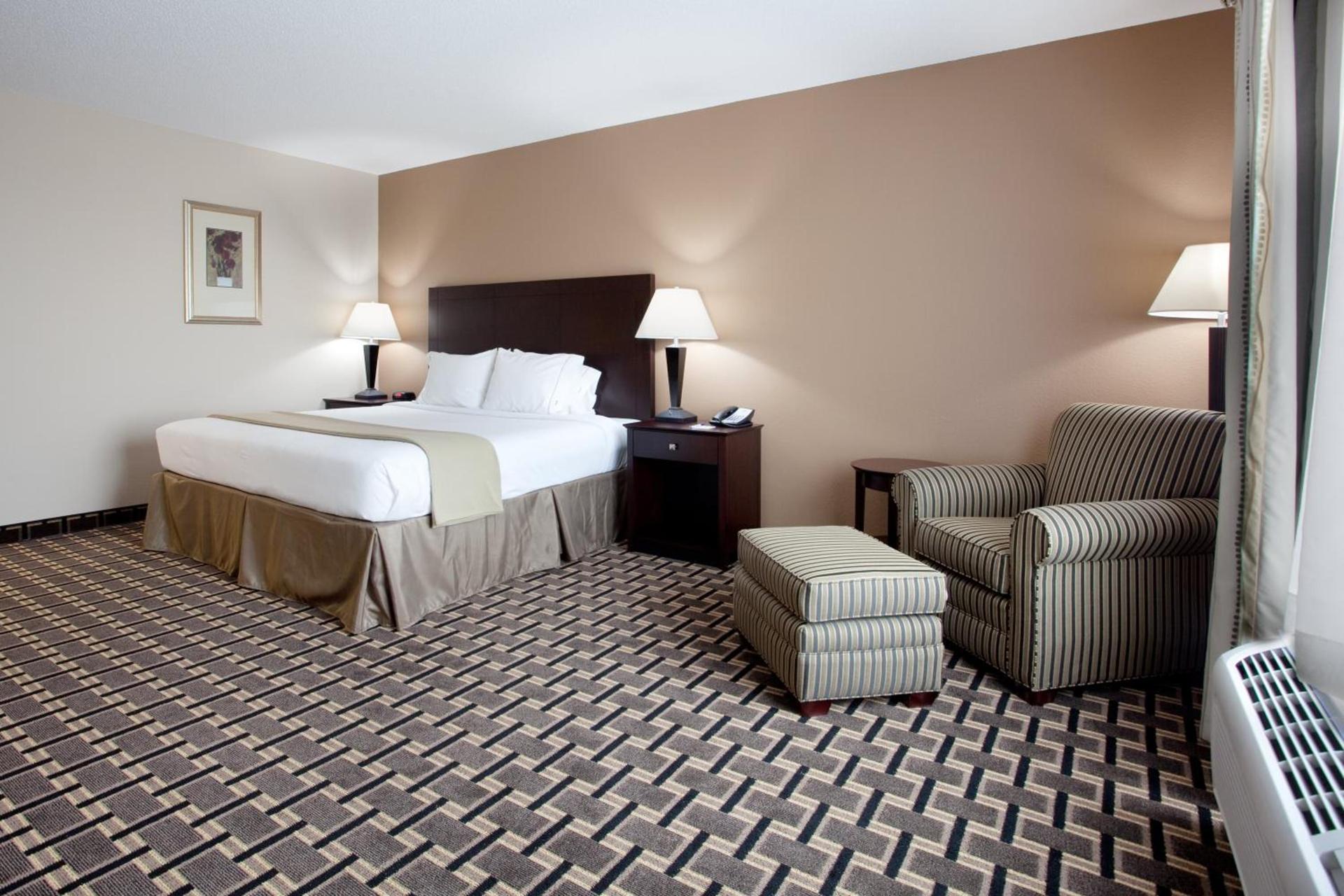 Holiday Inn Express Pembroke by IHG photo 36