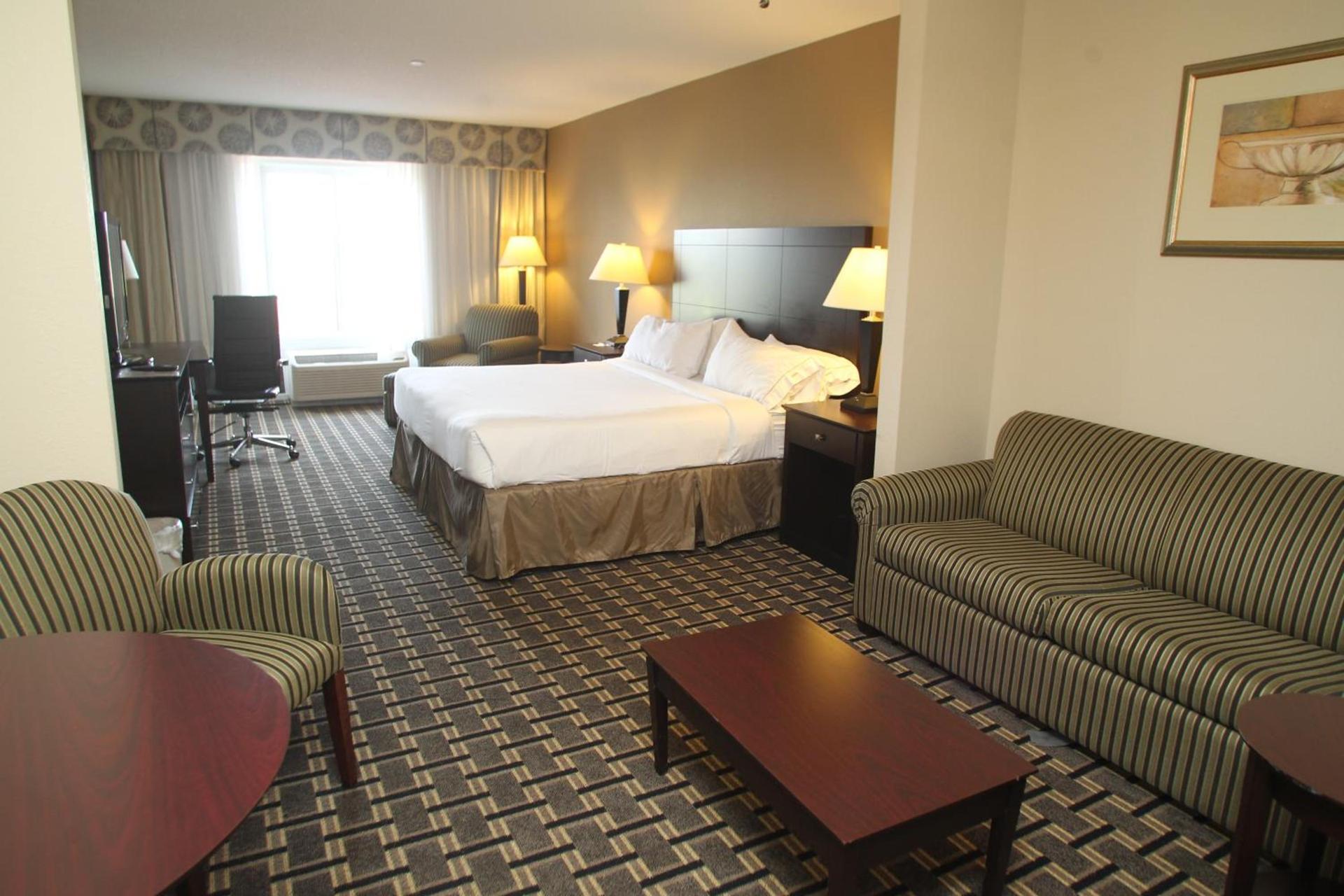 Holiday Inn Express Pembroke by IHG photo 37