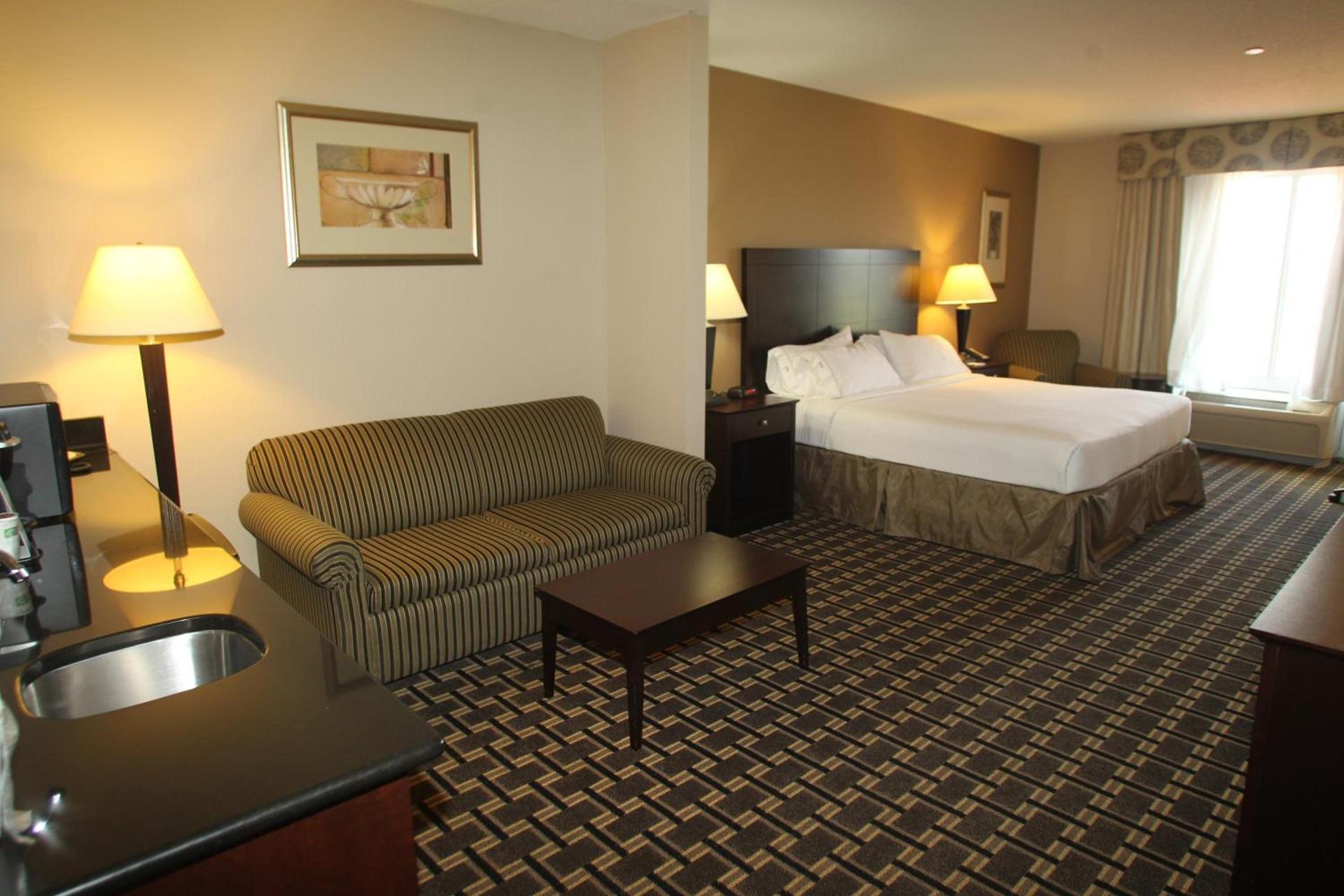Holiday Inn Express Pembroke by IHG photo 41