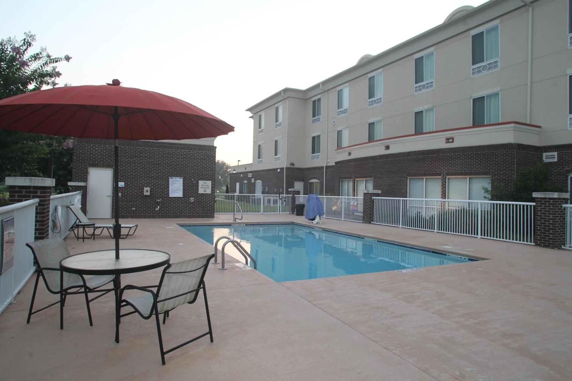Holiday Inn Express Pembroke by IHG photo 27