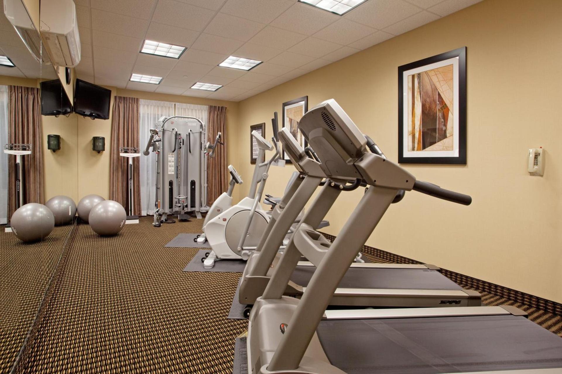 Holiday Inn Express Pembroke by IHG photo 17