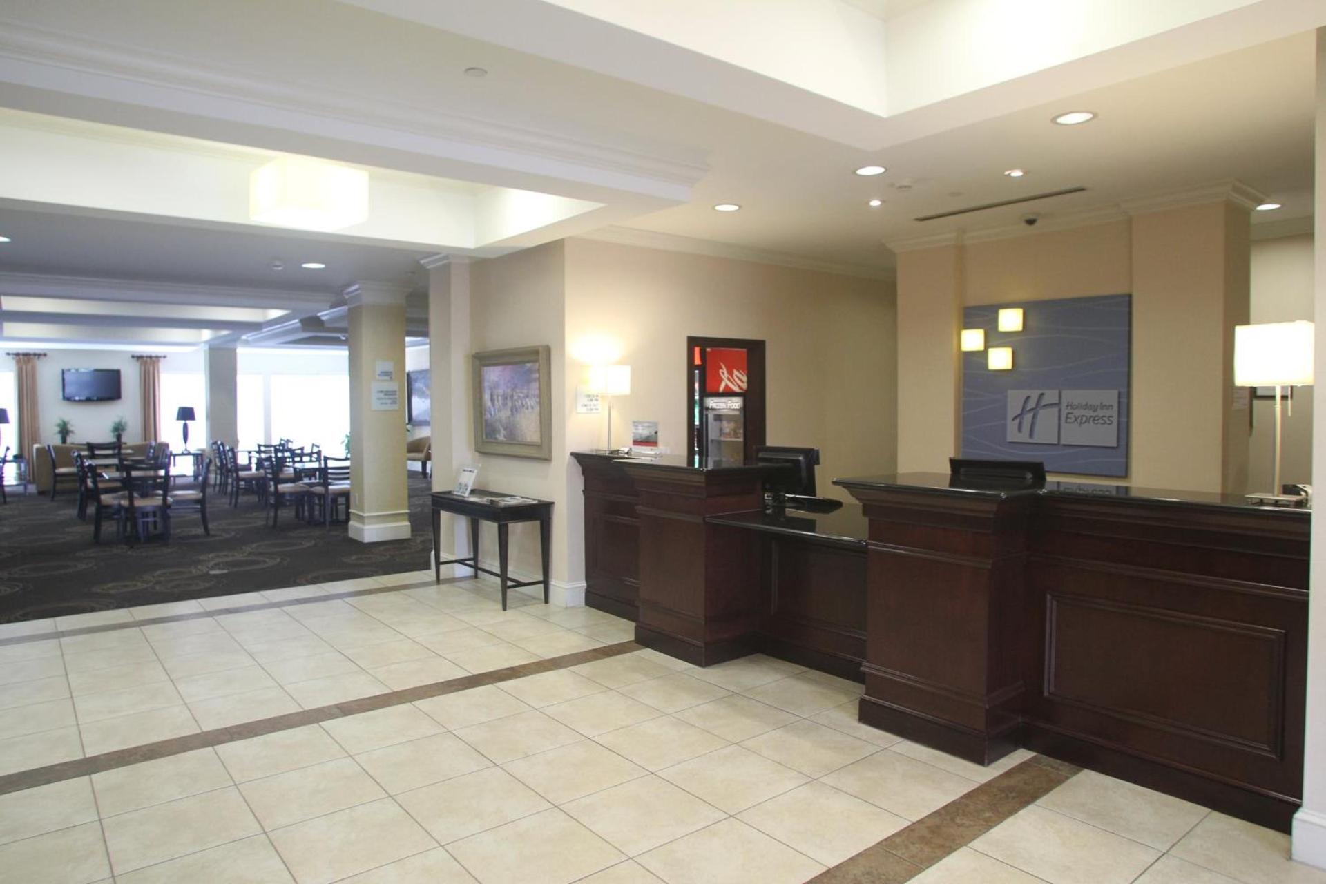 Holiday Inn Express Pembroke by IHG photo 2