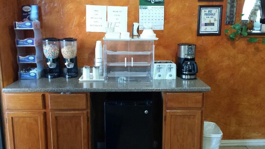 Carefree Inn Flatonia photo 5