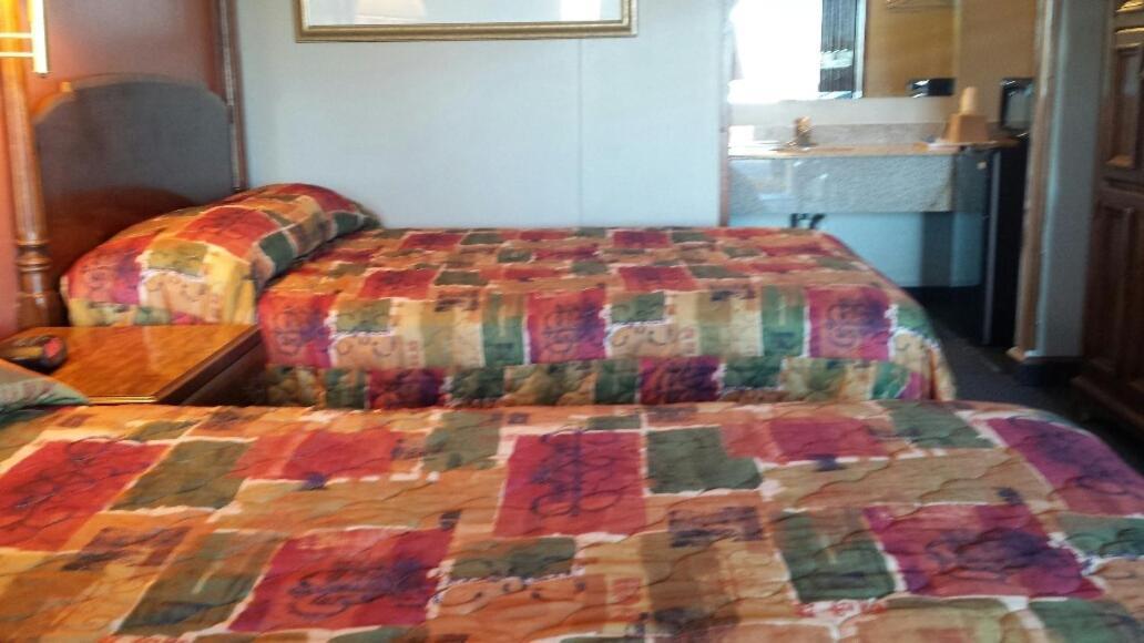 Carefree Inn Flatonia photo 7