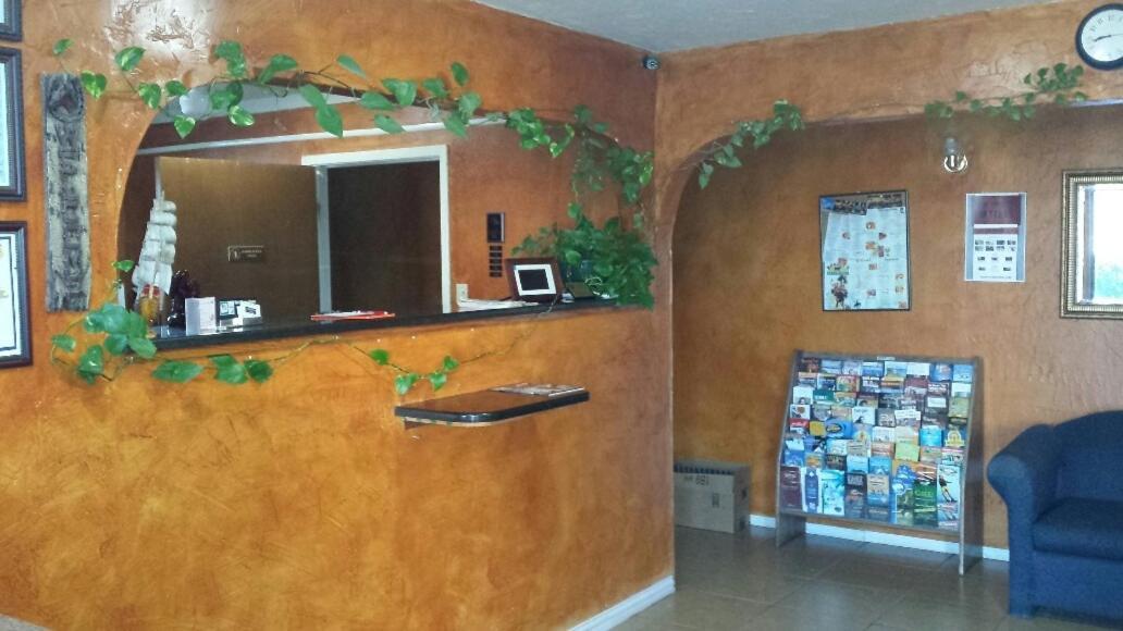 Carefree Inn Flatonia photo 11