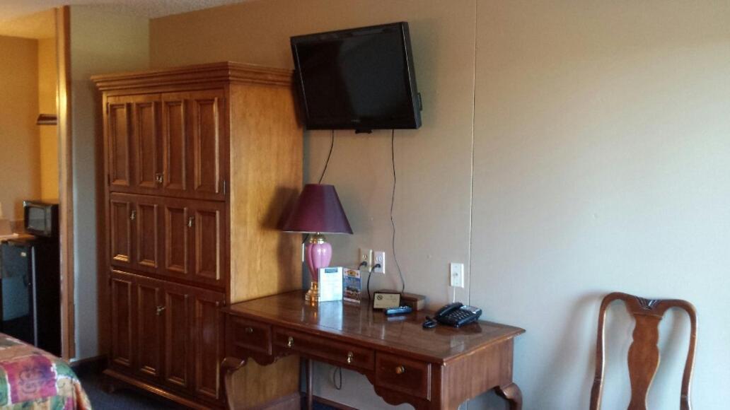 Carefree Inn Flatonia photo 8